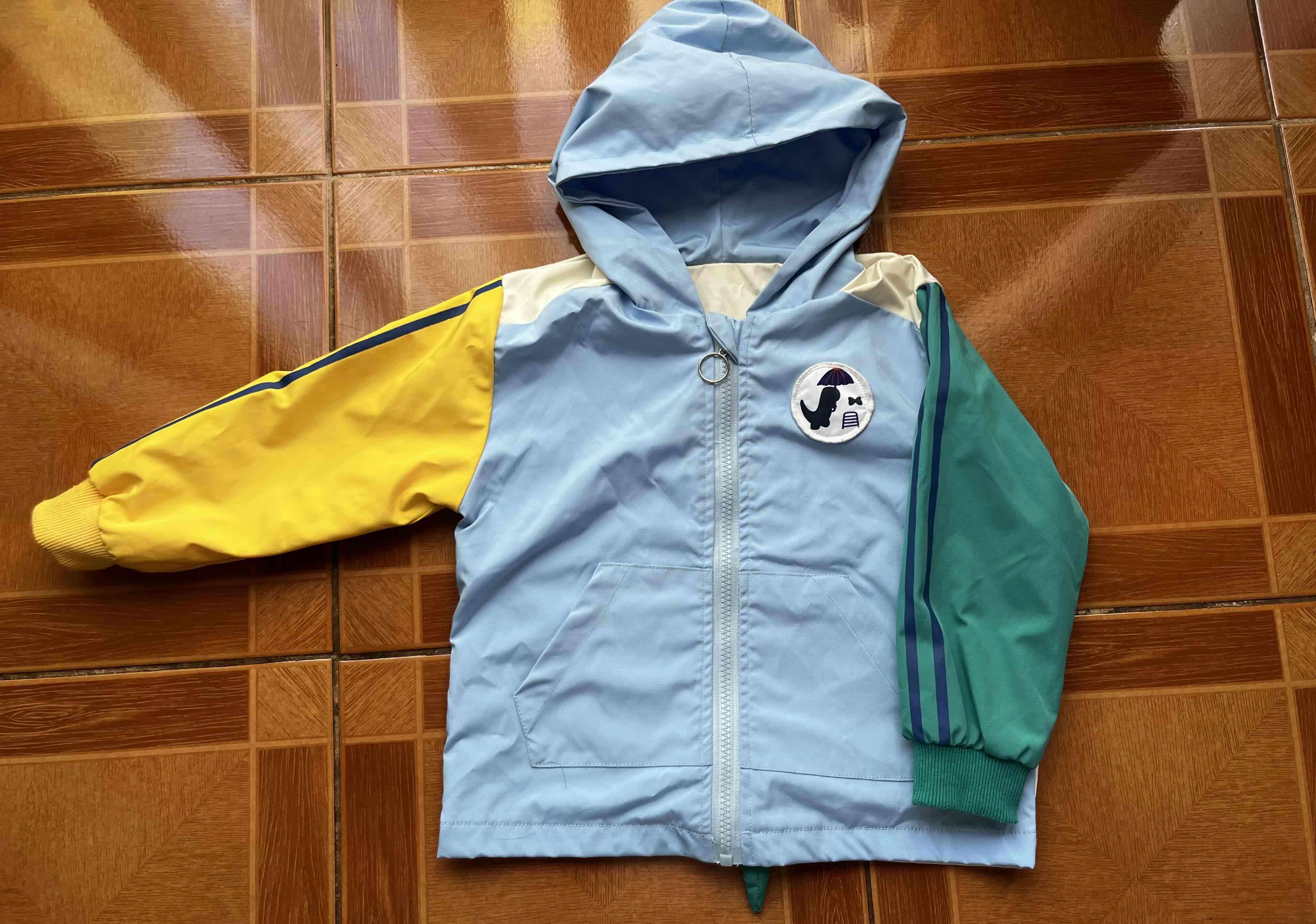 Chaqueta infantil tricolor con capucha - miniatura 3