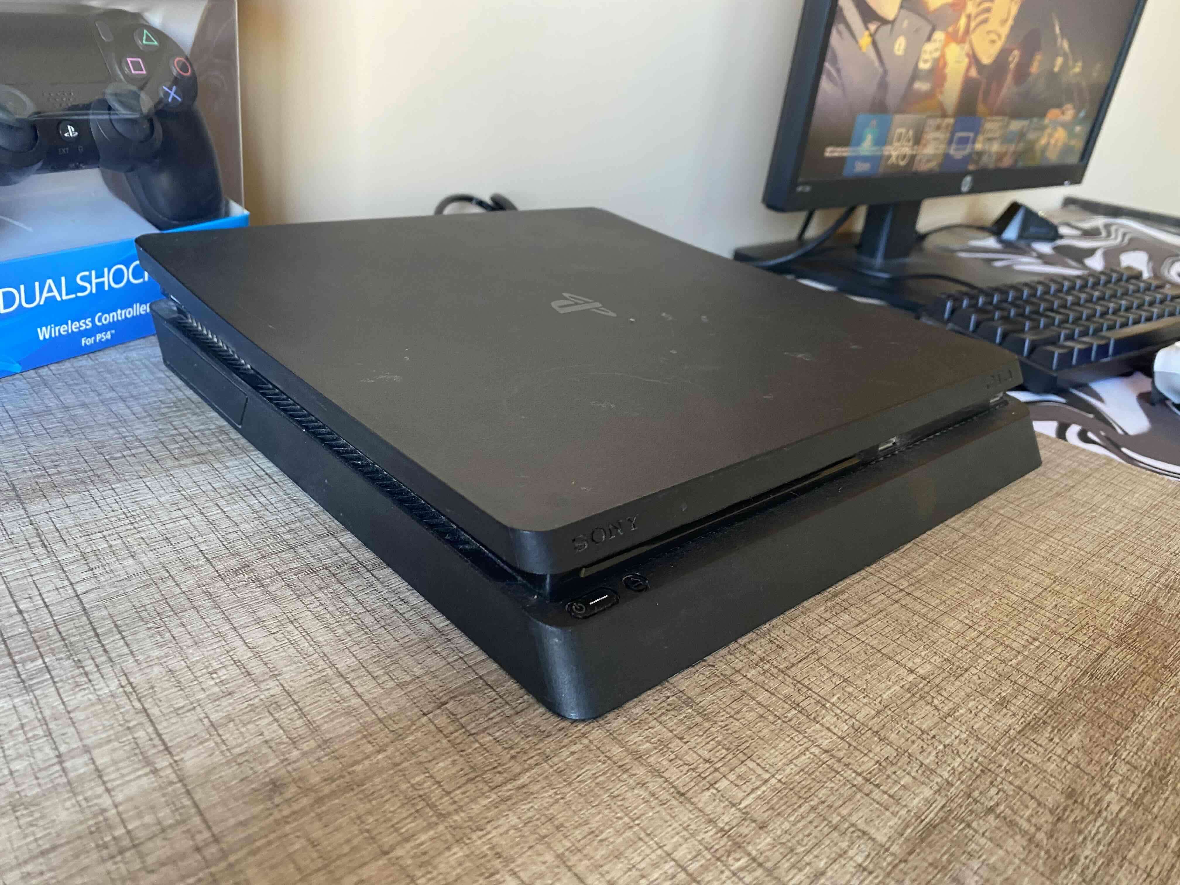 Consola PlayStation 4 con control - miniatura 2