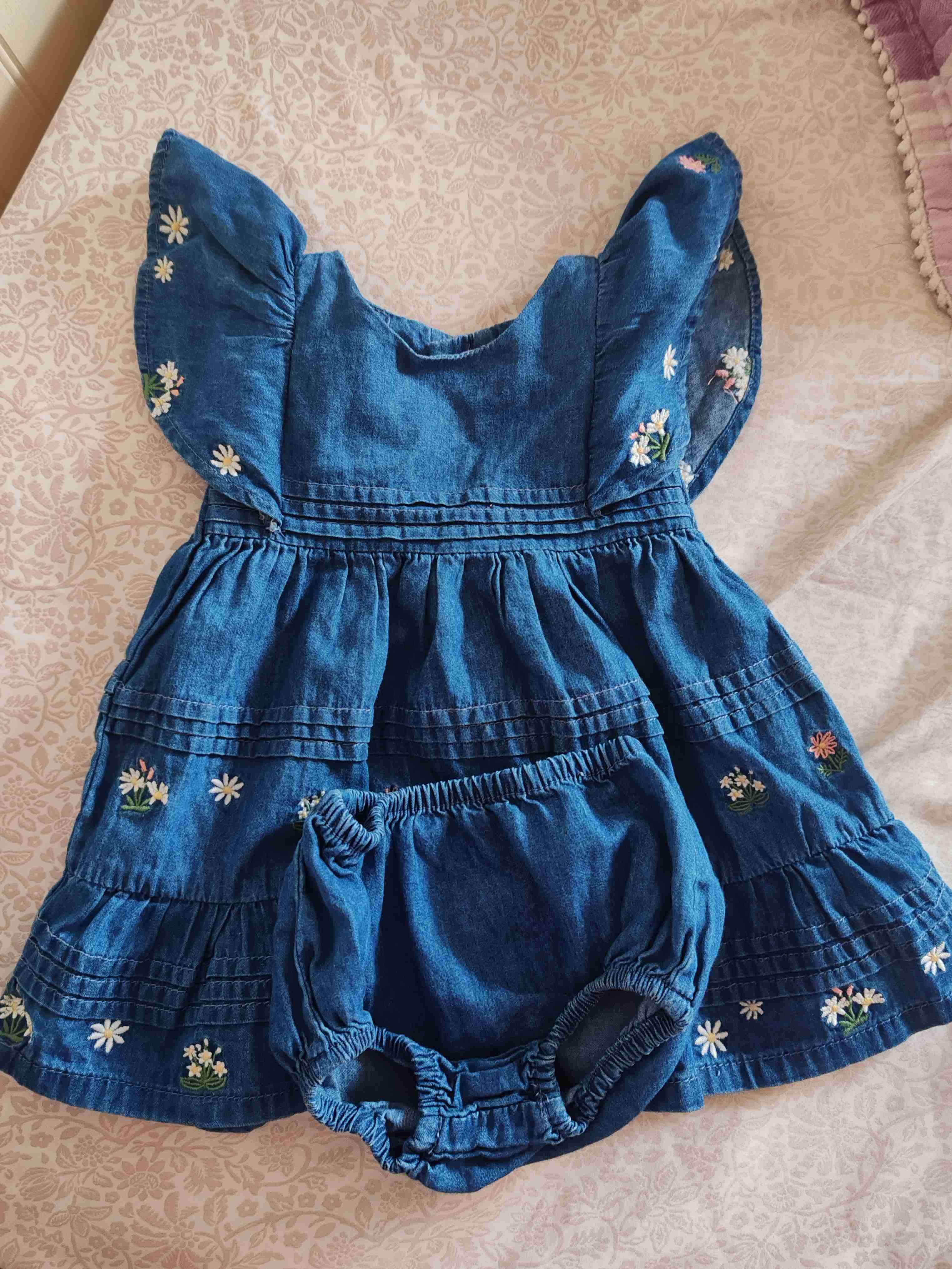 Vestido de mezclilla para niña