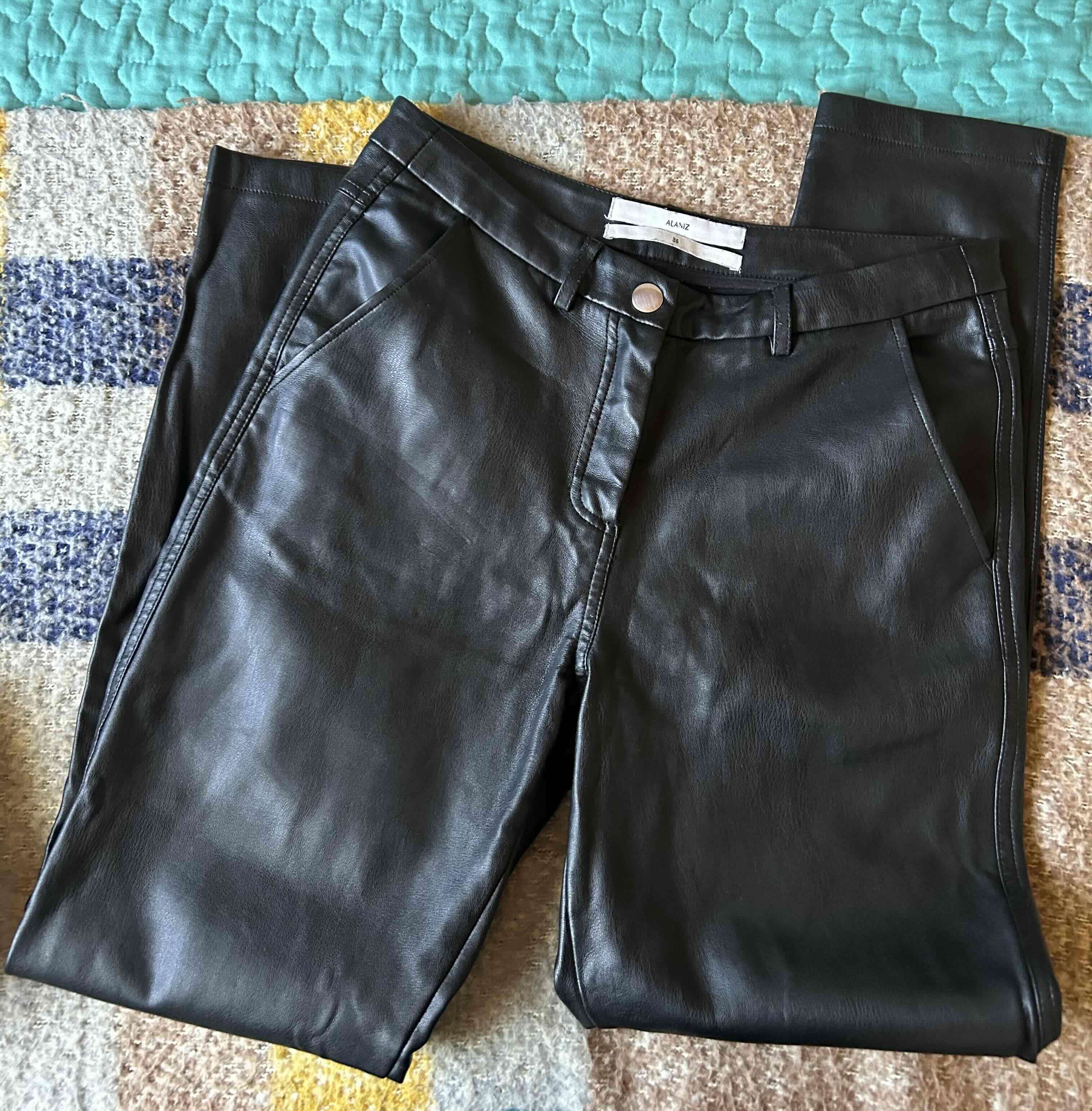Pantalón negro de cuero sintético - miniatura 2