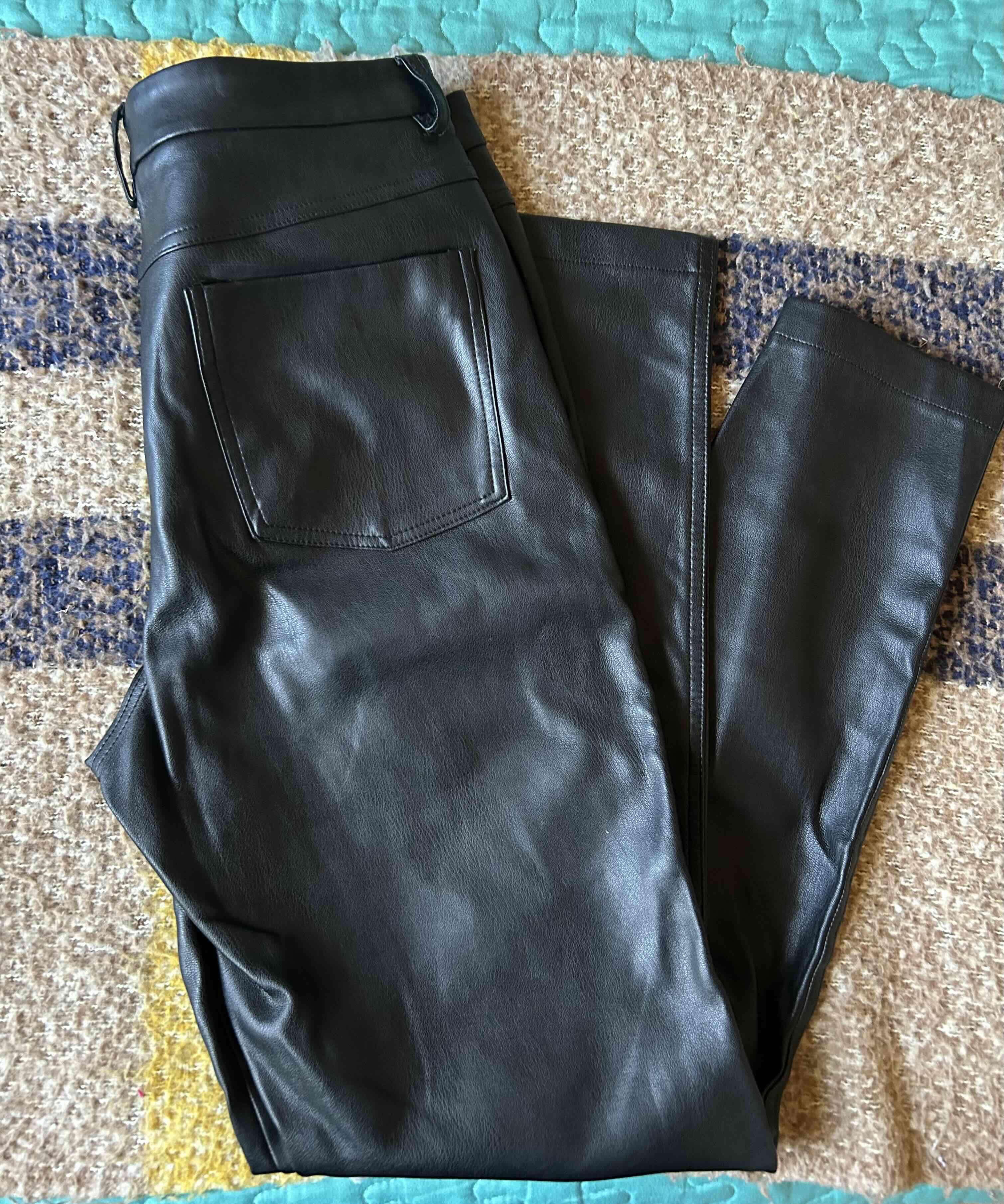 Pantalón negro de cuero sintético - miniatura 3