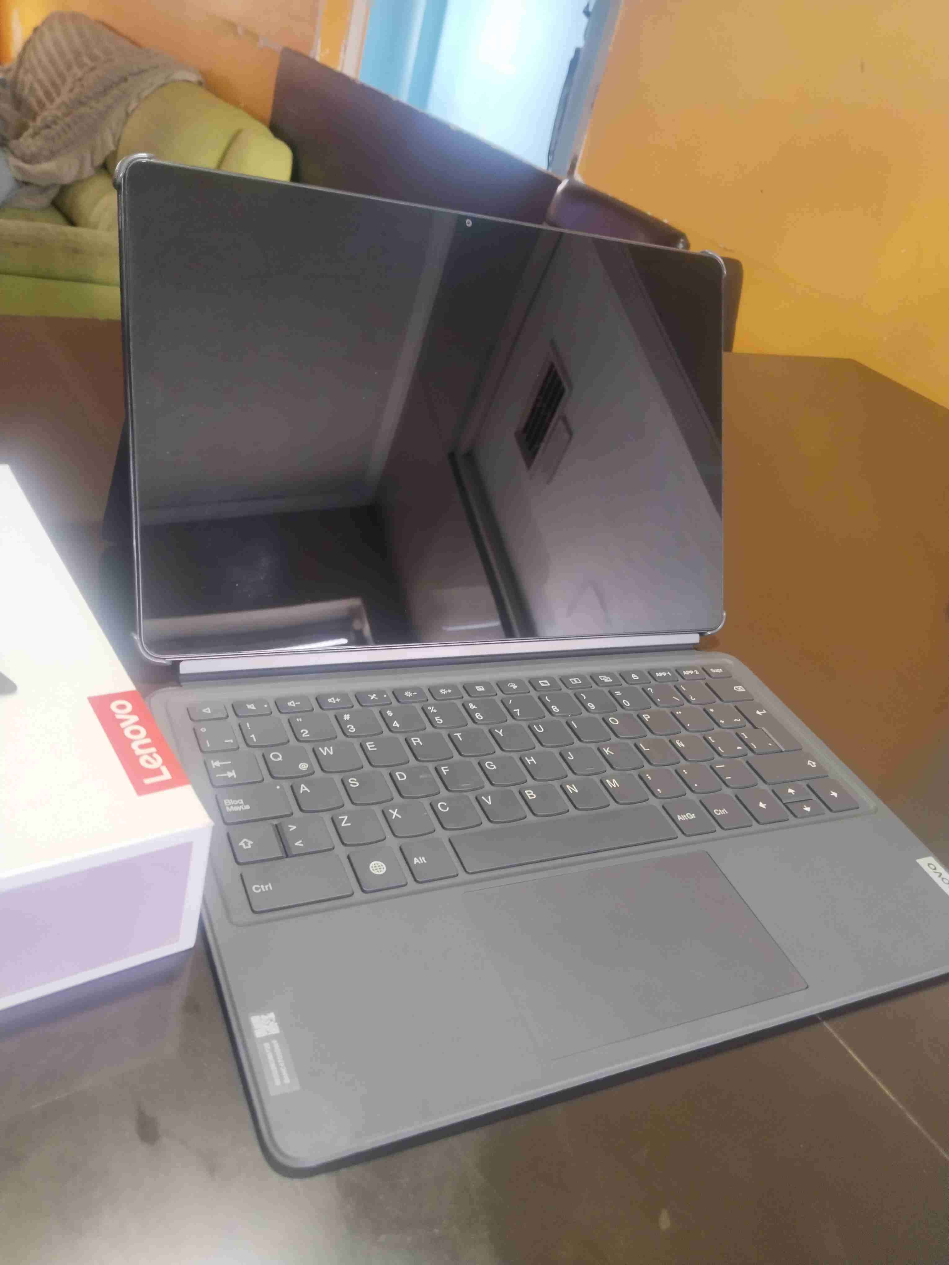 Tablet Lenovo p12 con teclado - miniatura 3