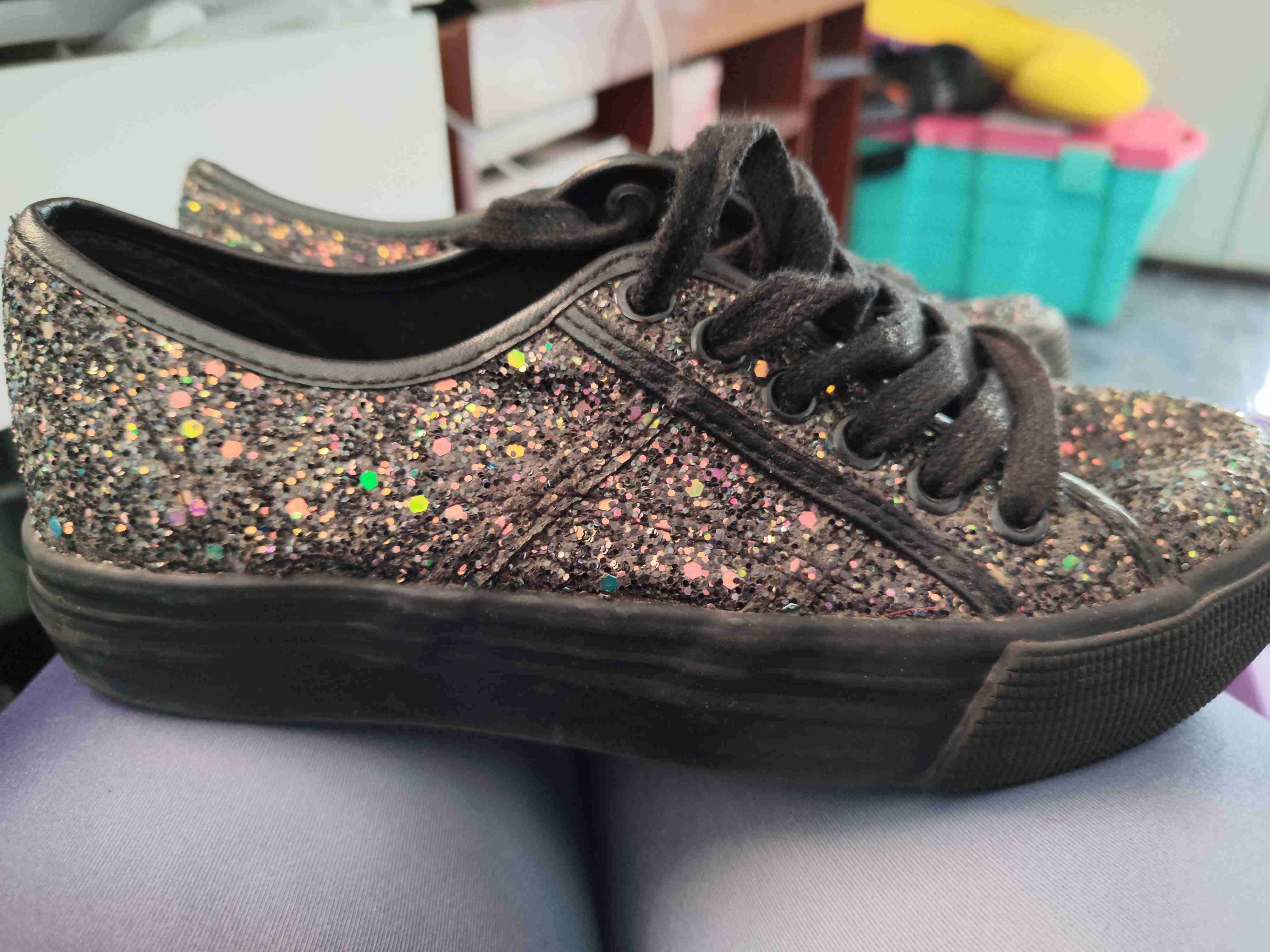 Zapatillas negras con brillantes - miniatura 2