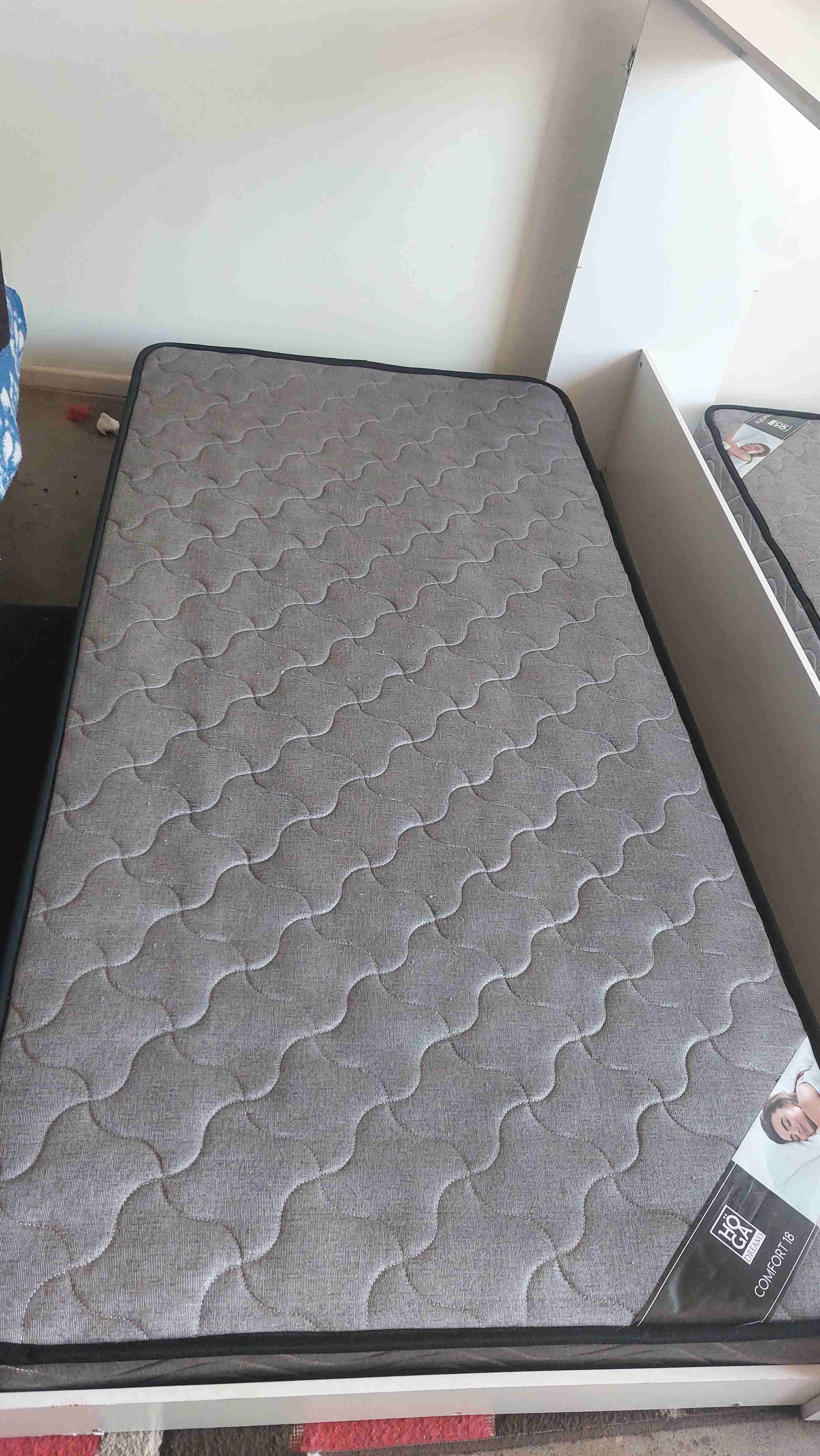 Camas plegables con colchones grises incluidos - miniatura 3