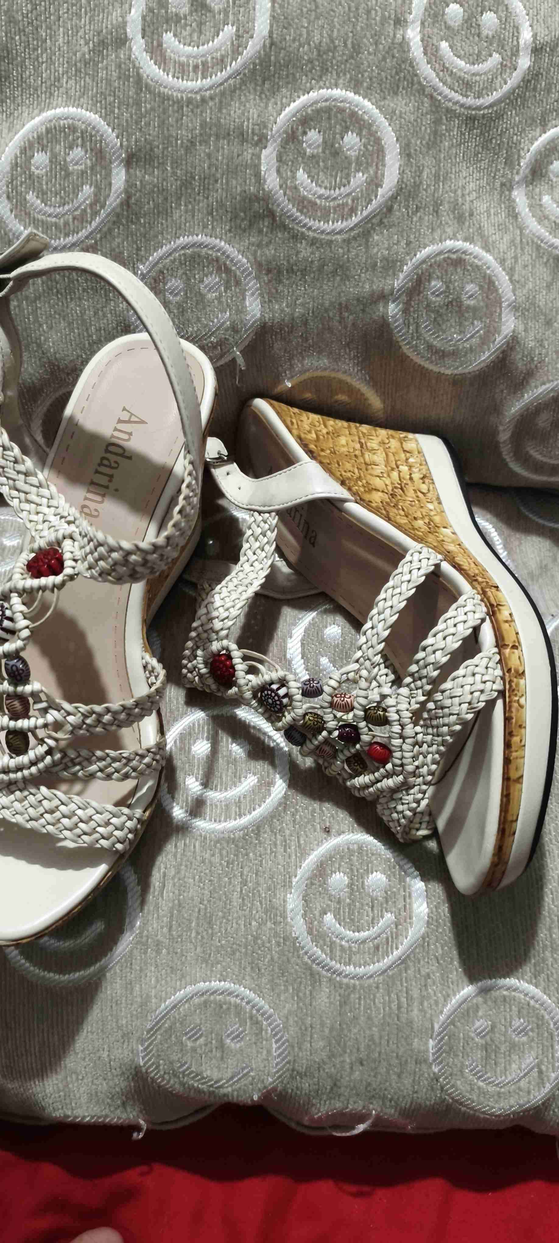 Sandalias beige con detalles tejidos - miniatura 2