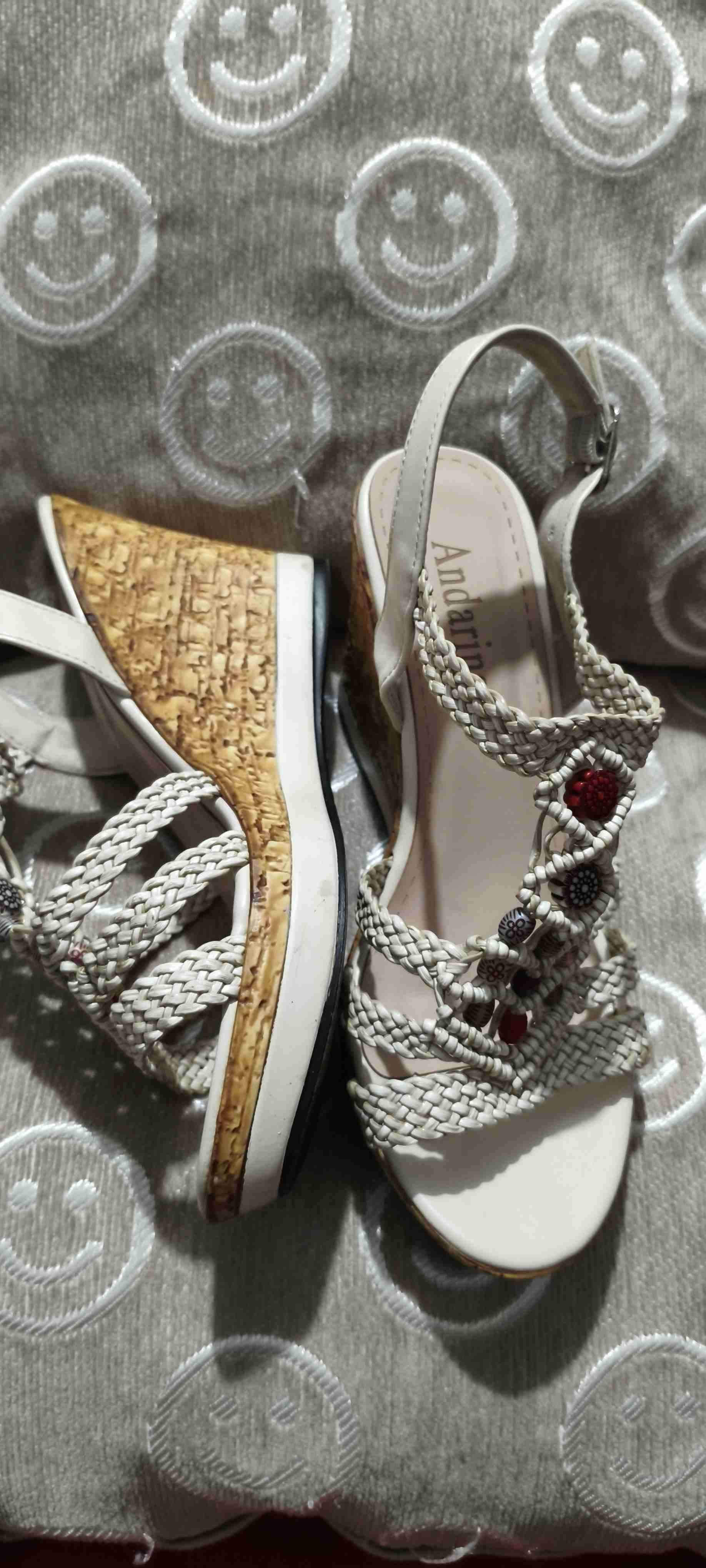 Sandalias beige con detalles tejidos - miniatura 3