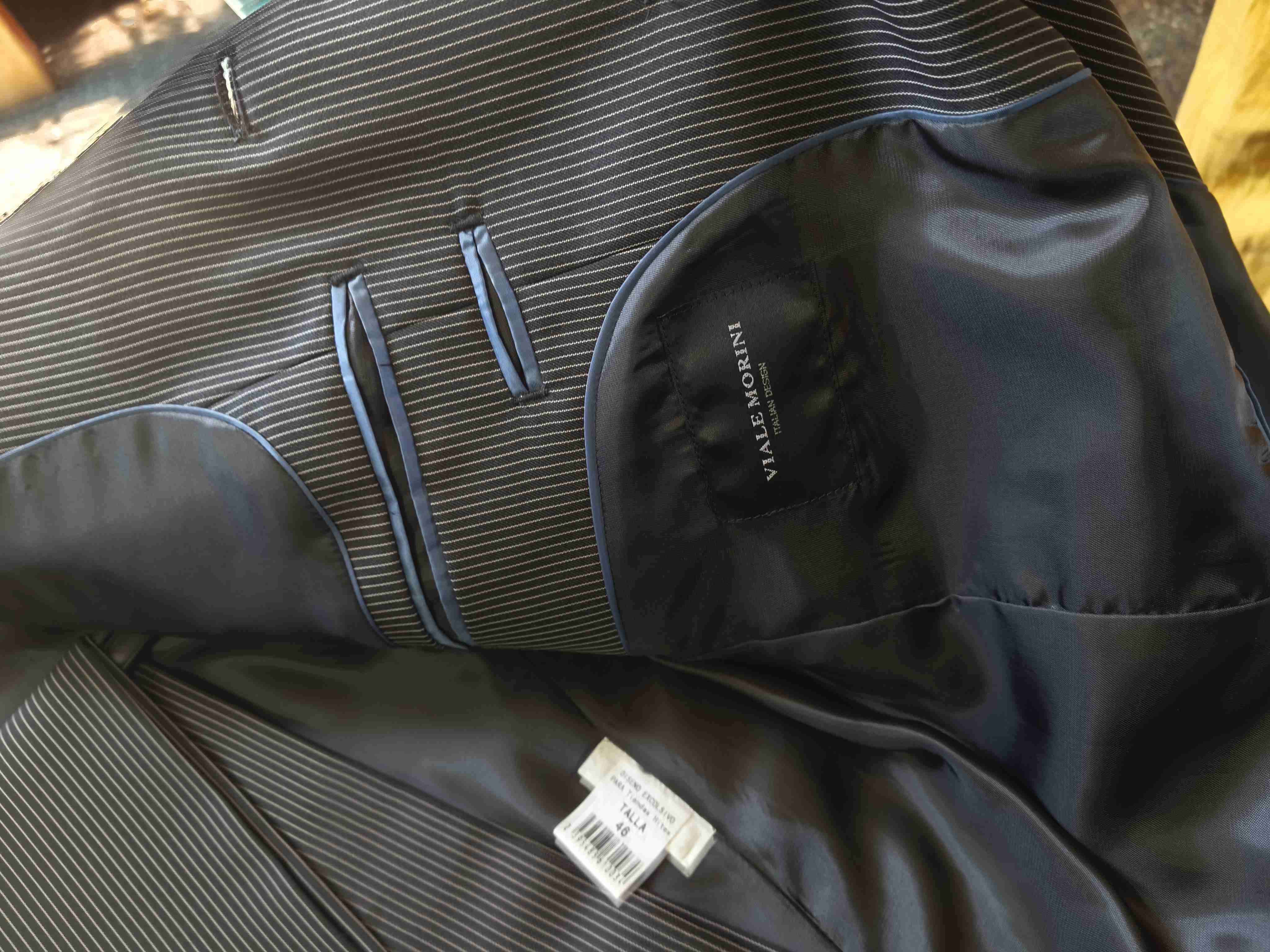 Traje de rayas elegante - miniatura 3