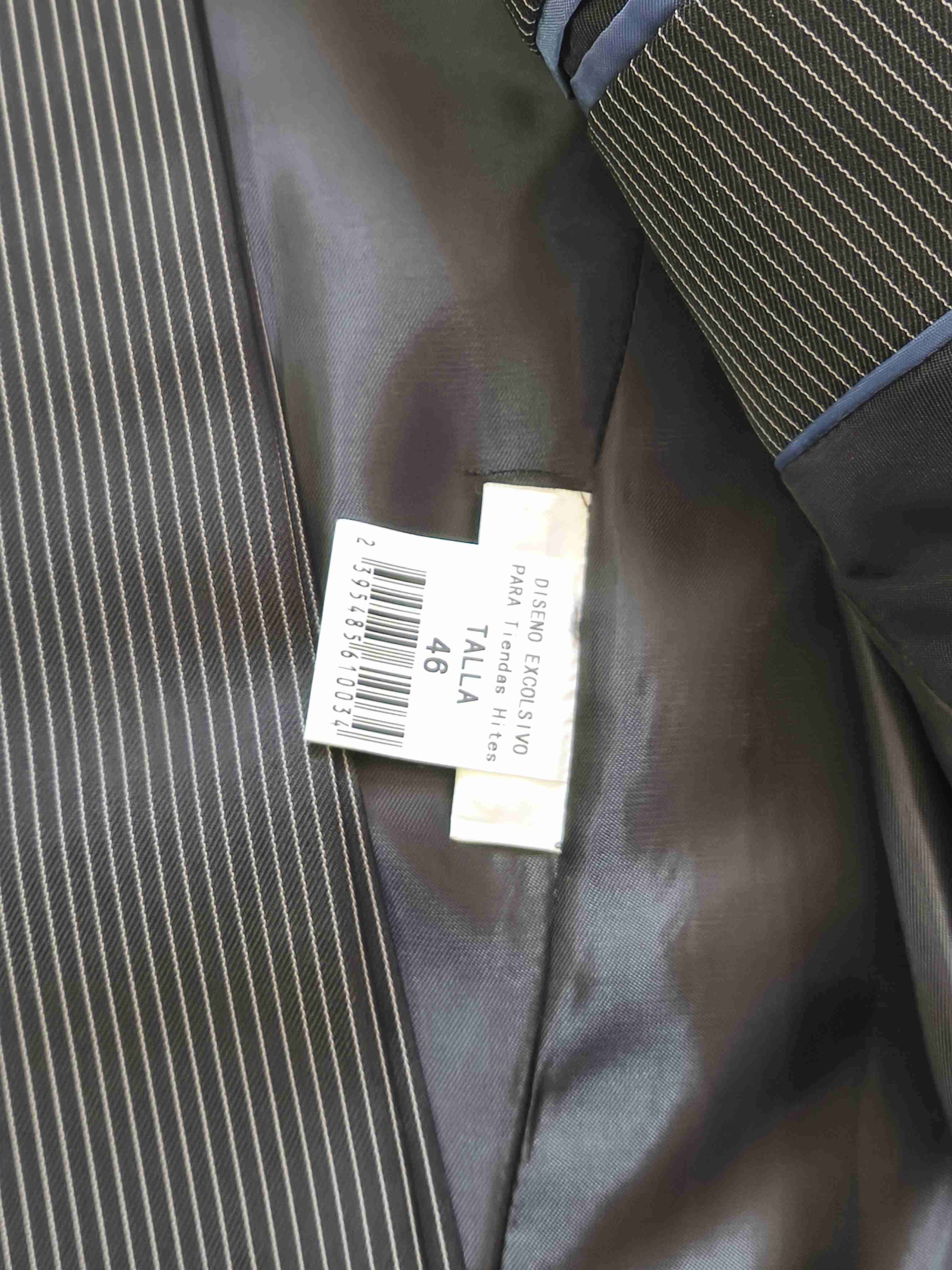 Traje de rayas elegante - miniatura 4