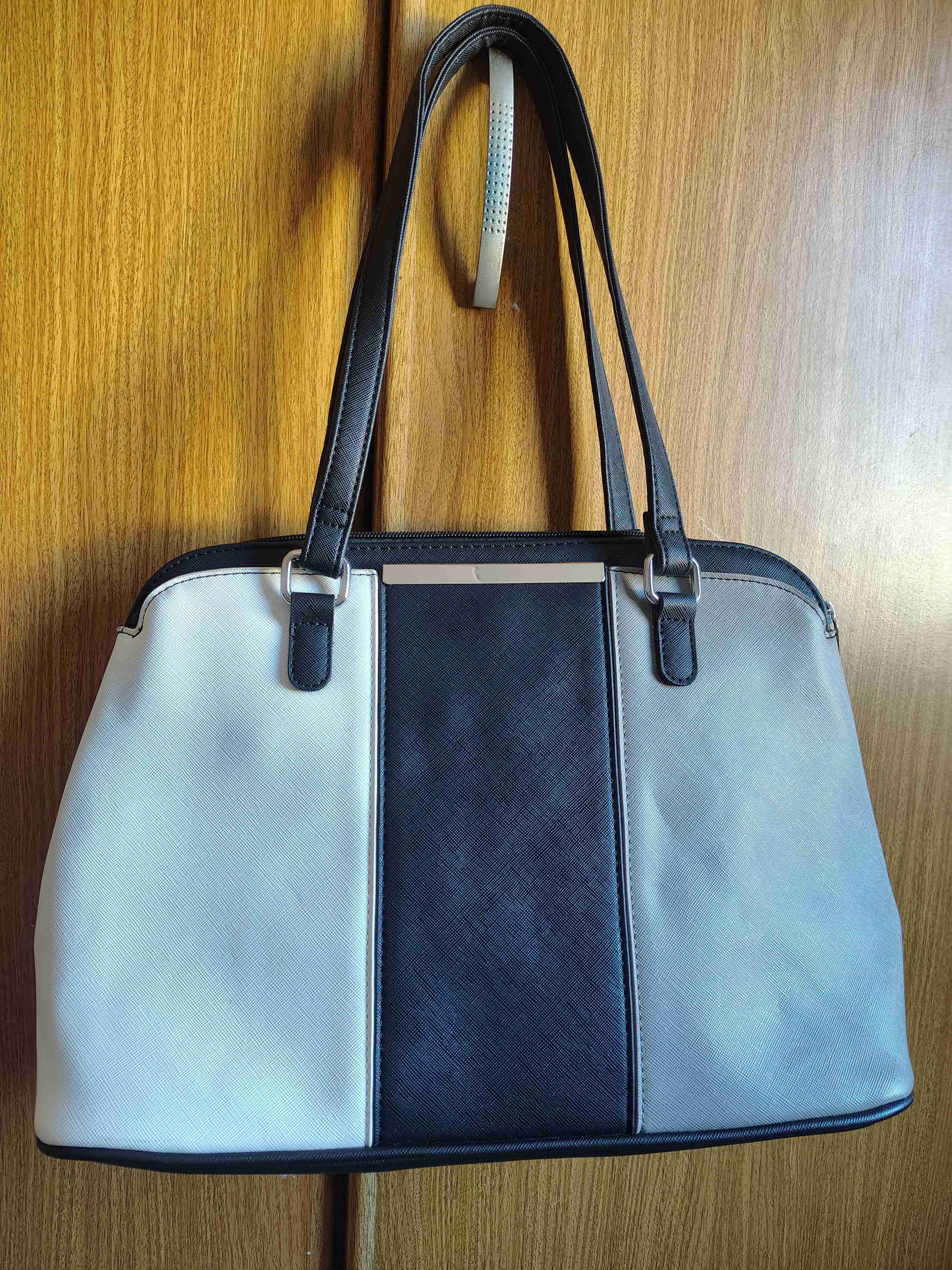 Bolso blanco y negro