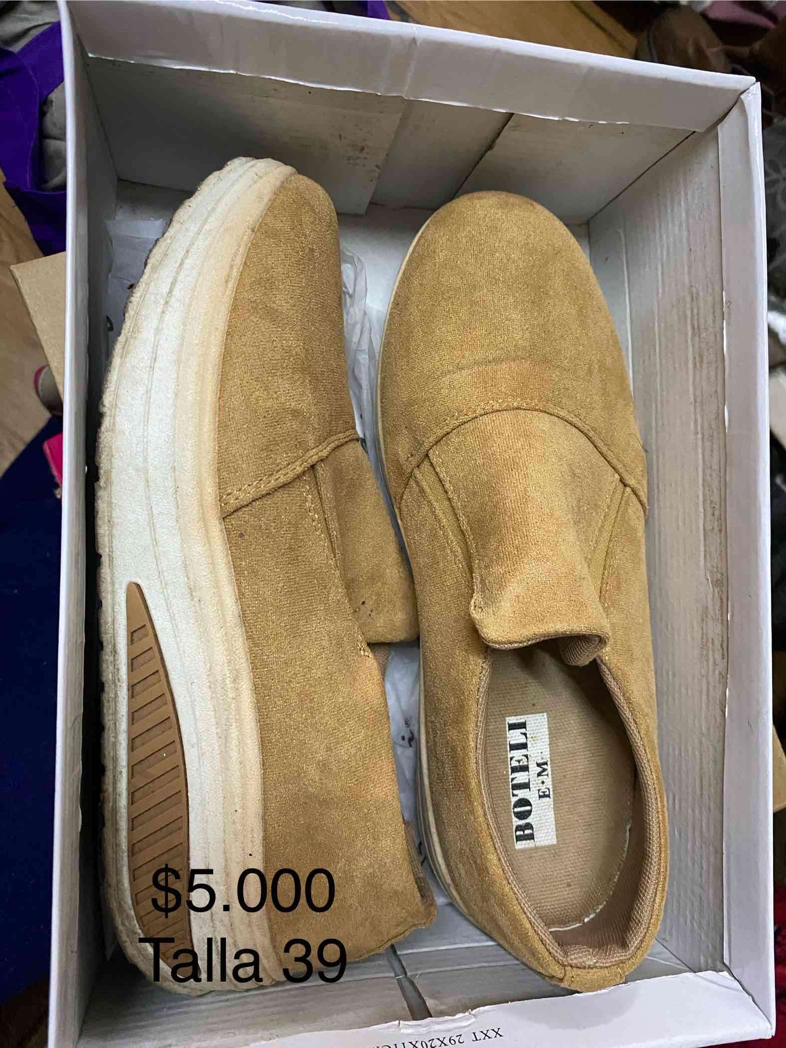 Calzado variado - miniatura 3