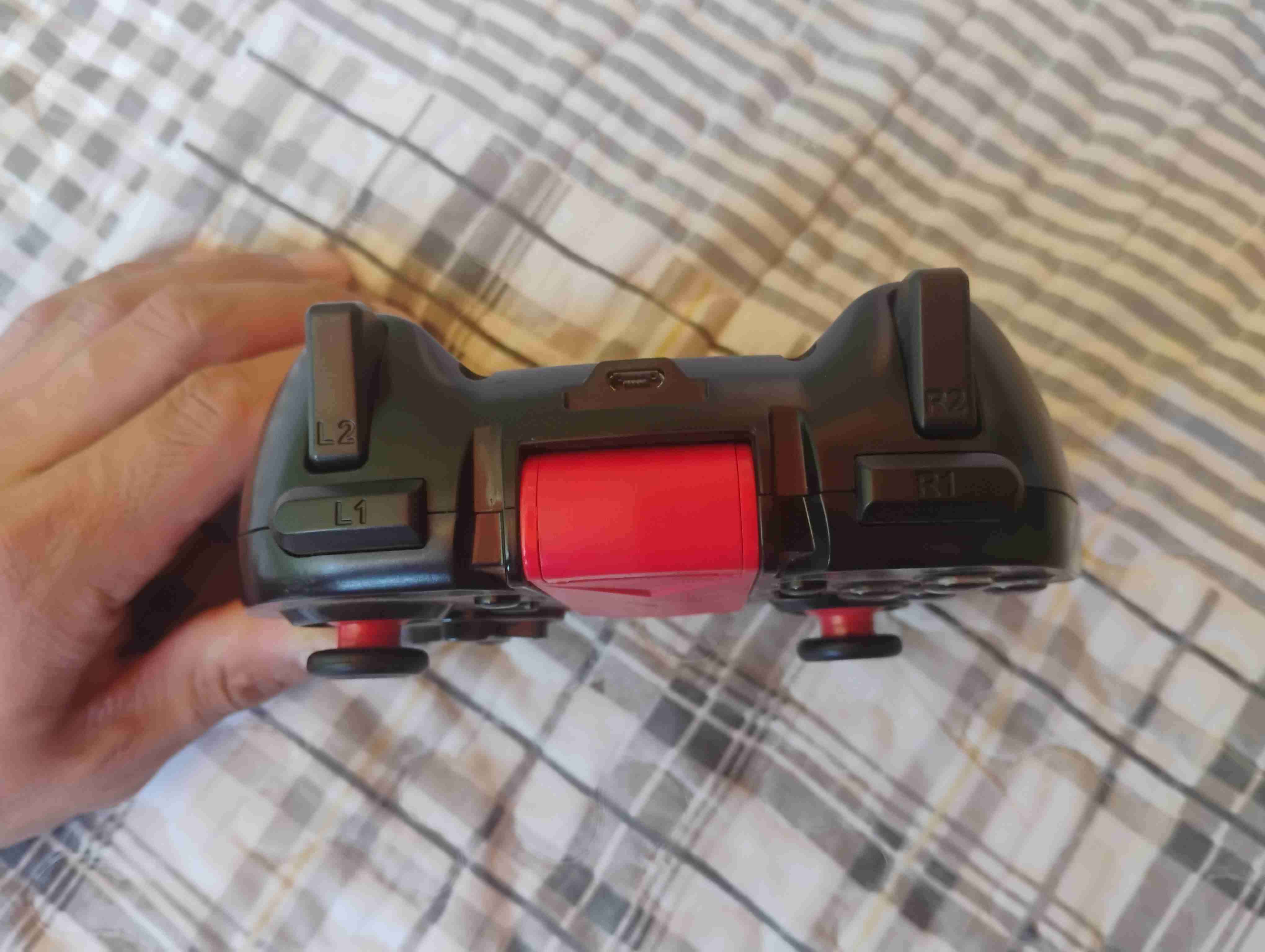 Control de juego rojo y negro