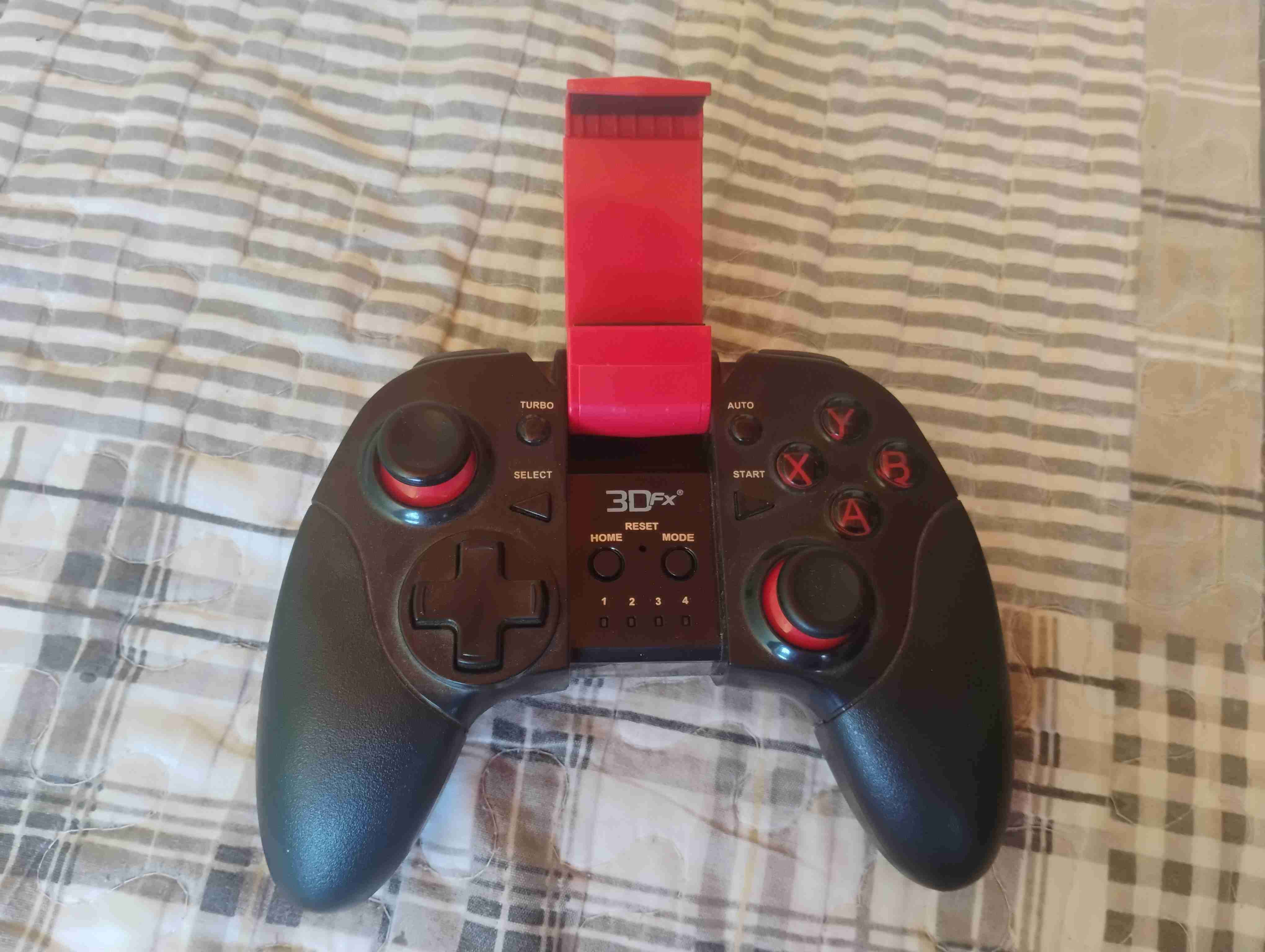 Control de juego rojo y negro - miniatura 4