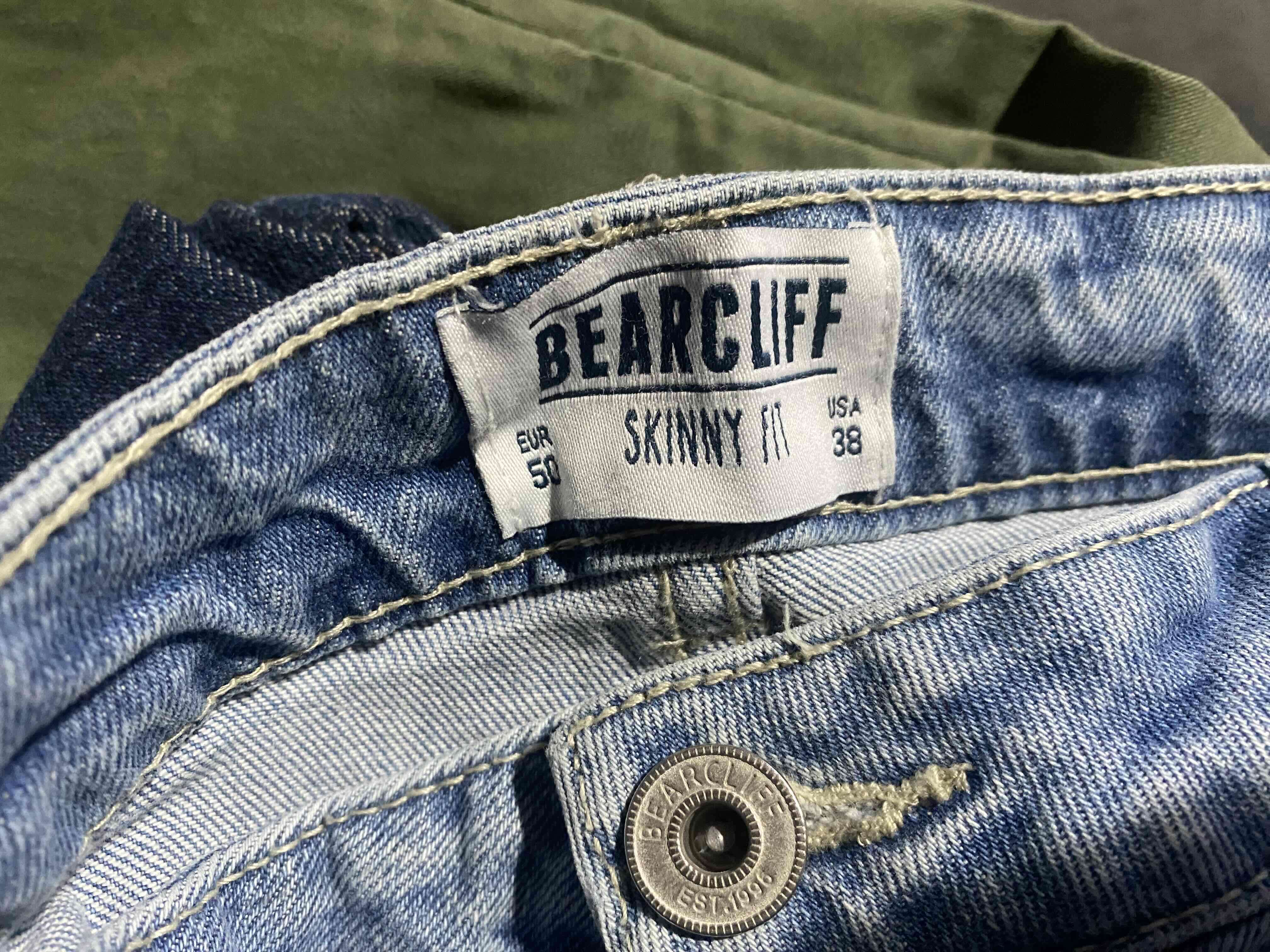 Jeans azules con roturas - miniatura 2