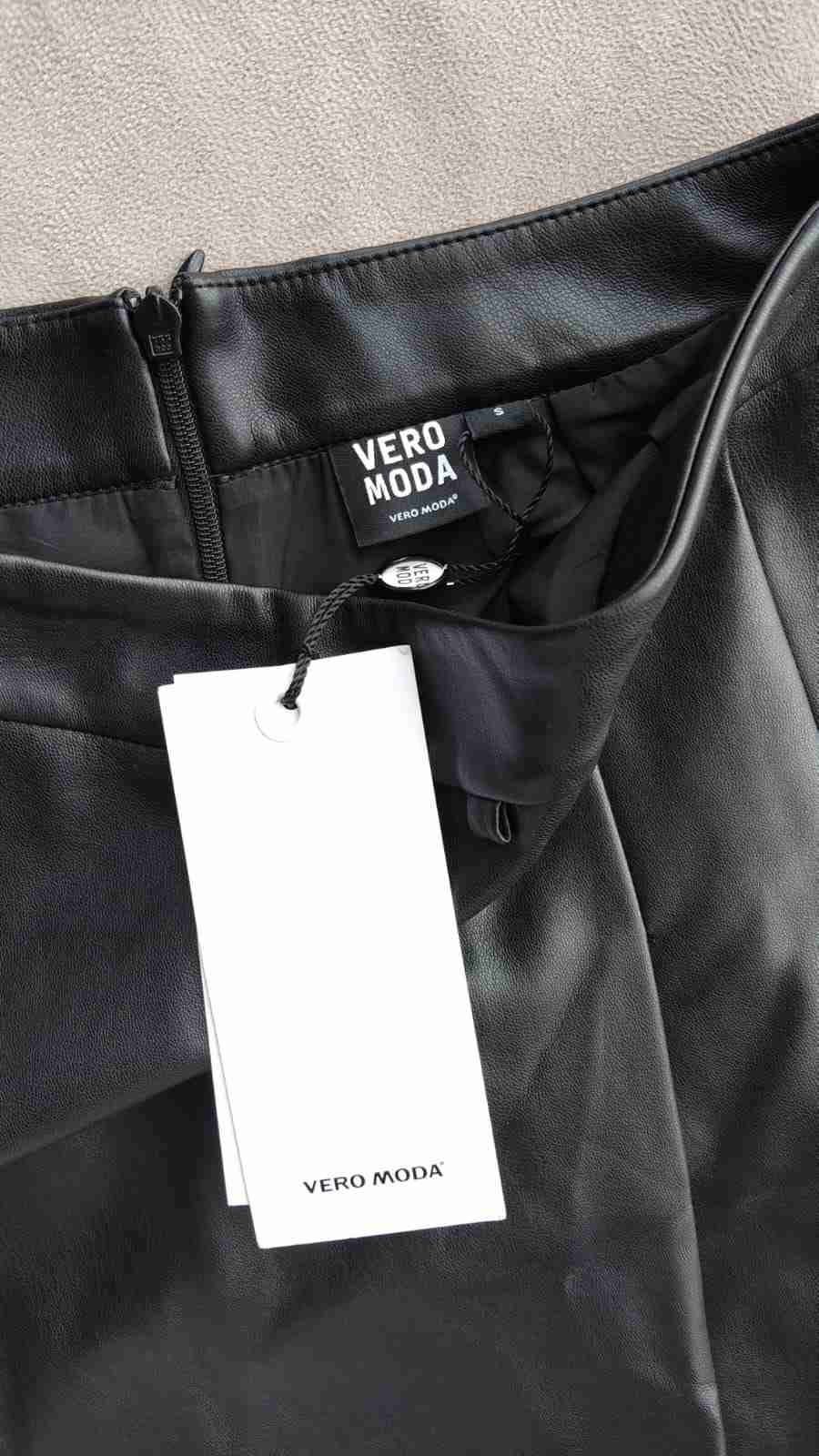 Falda negra plisada - miniatura 3