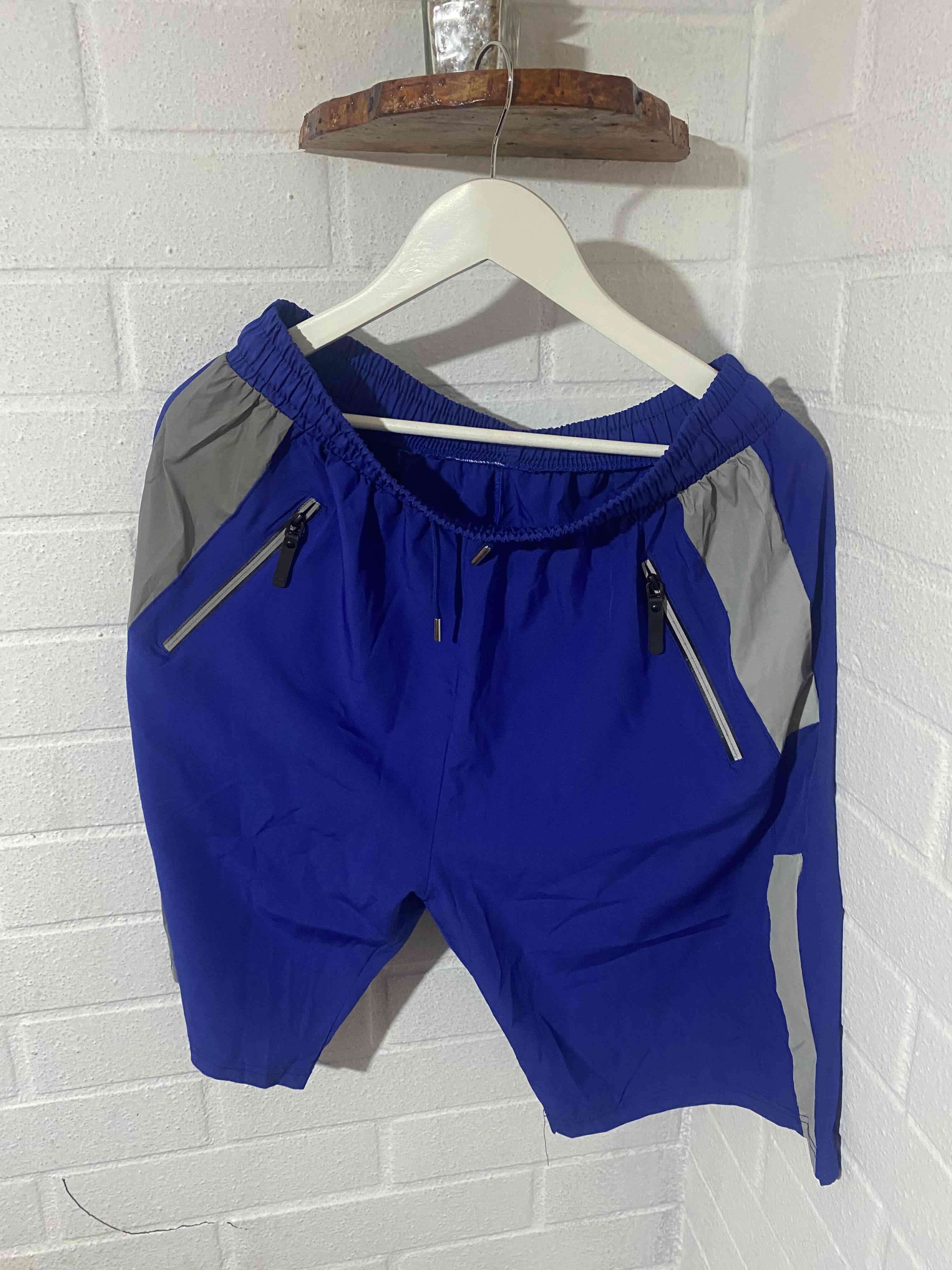 Polera deportiva azul y short - miniatura 2