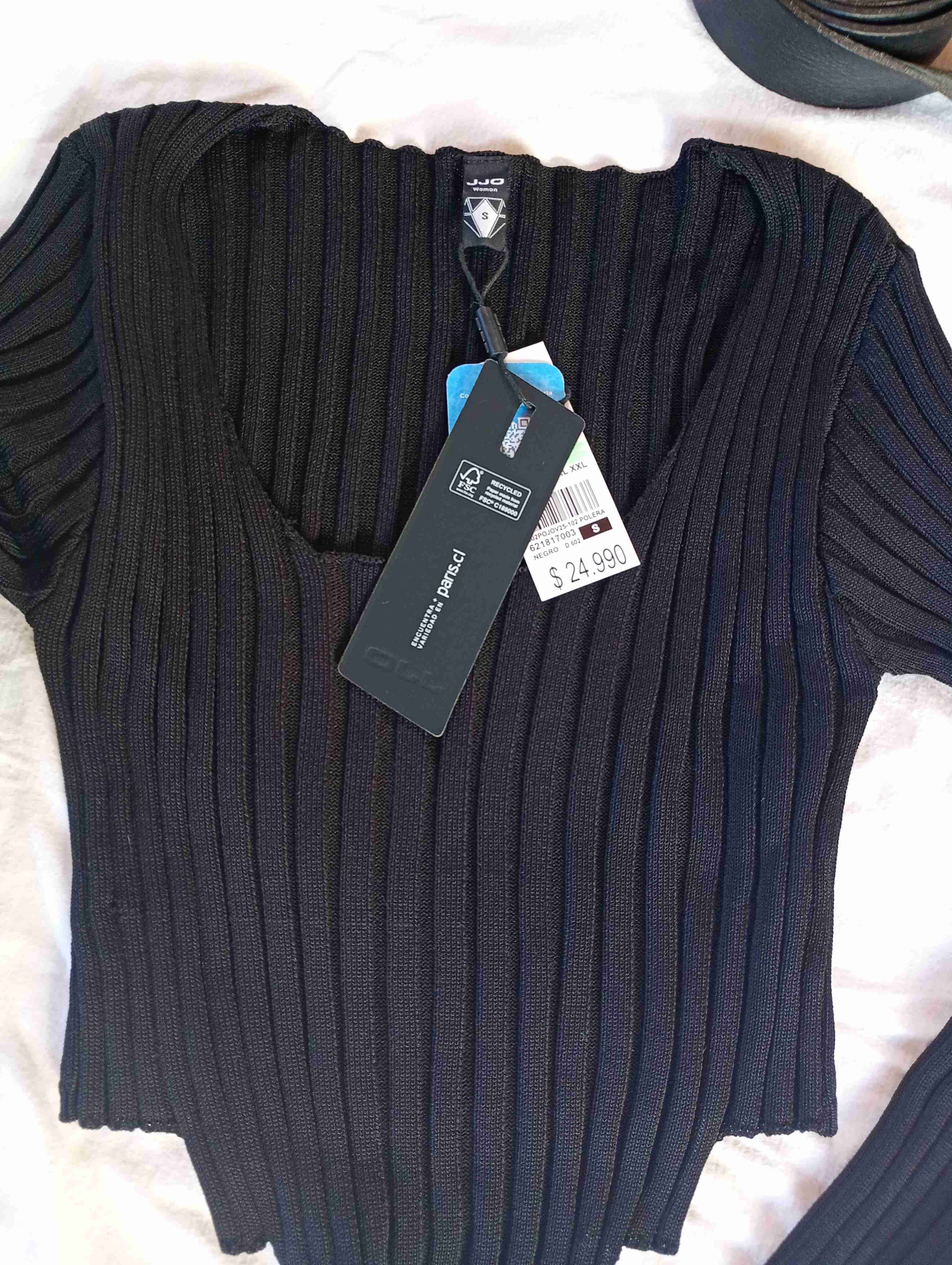 Polera negra ajustada nueva - miniatura 2