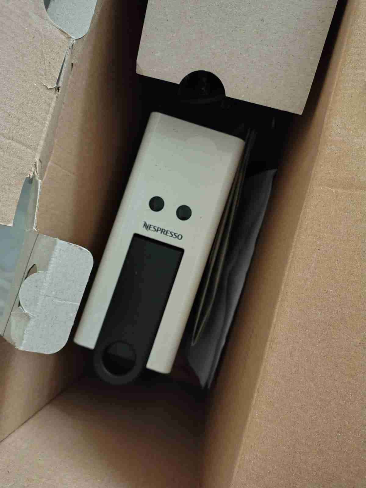 Cafetera Nespresso Mini c30