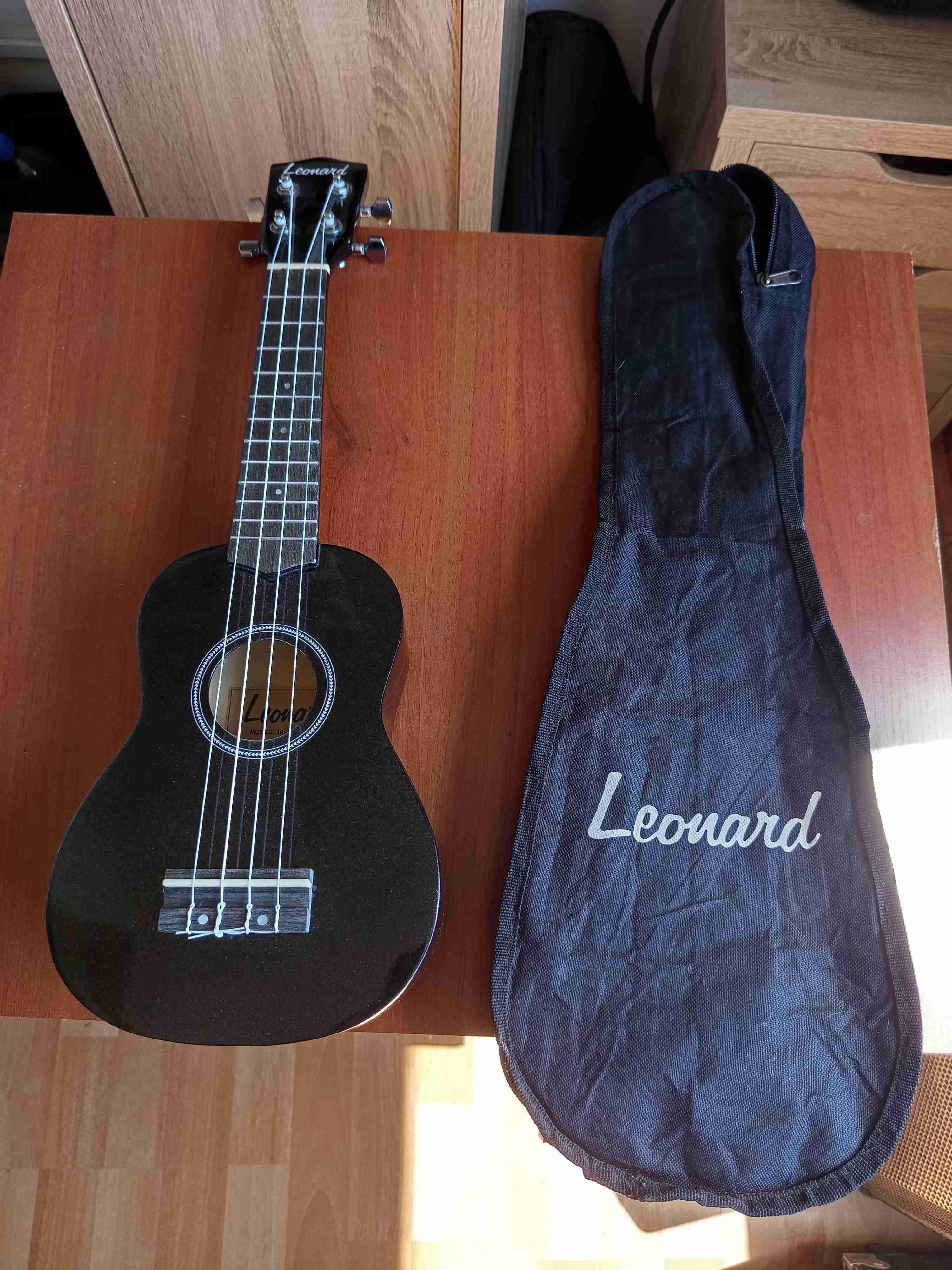 Ukulele Leonard con funda