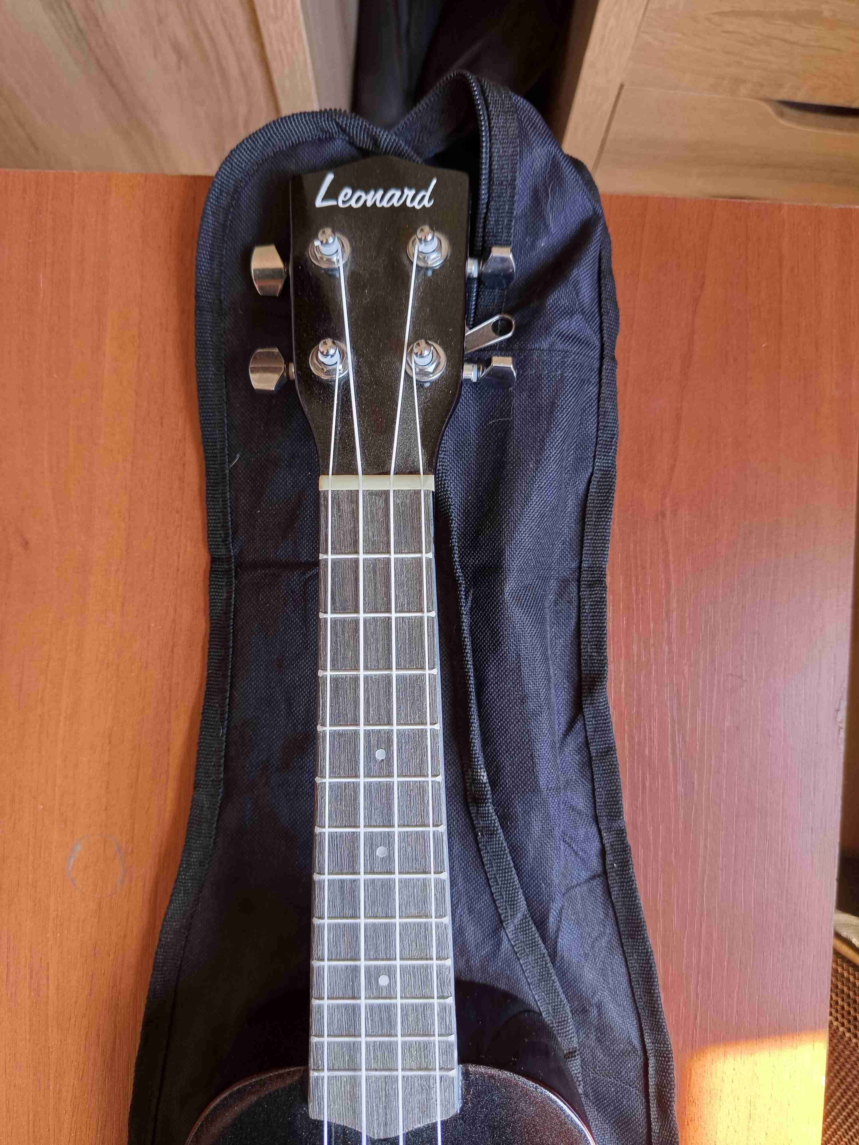 Ukulele Leonard con funda - miniatura 2