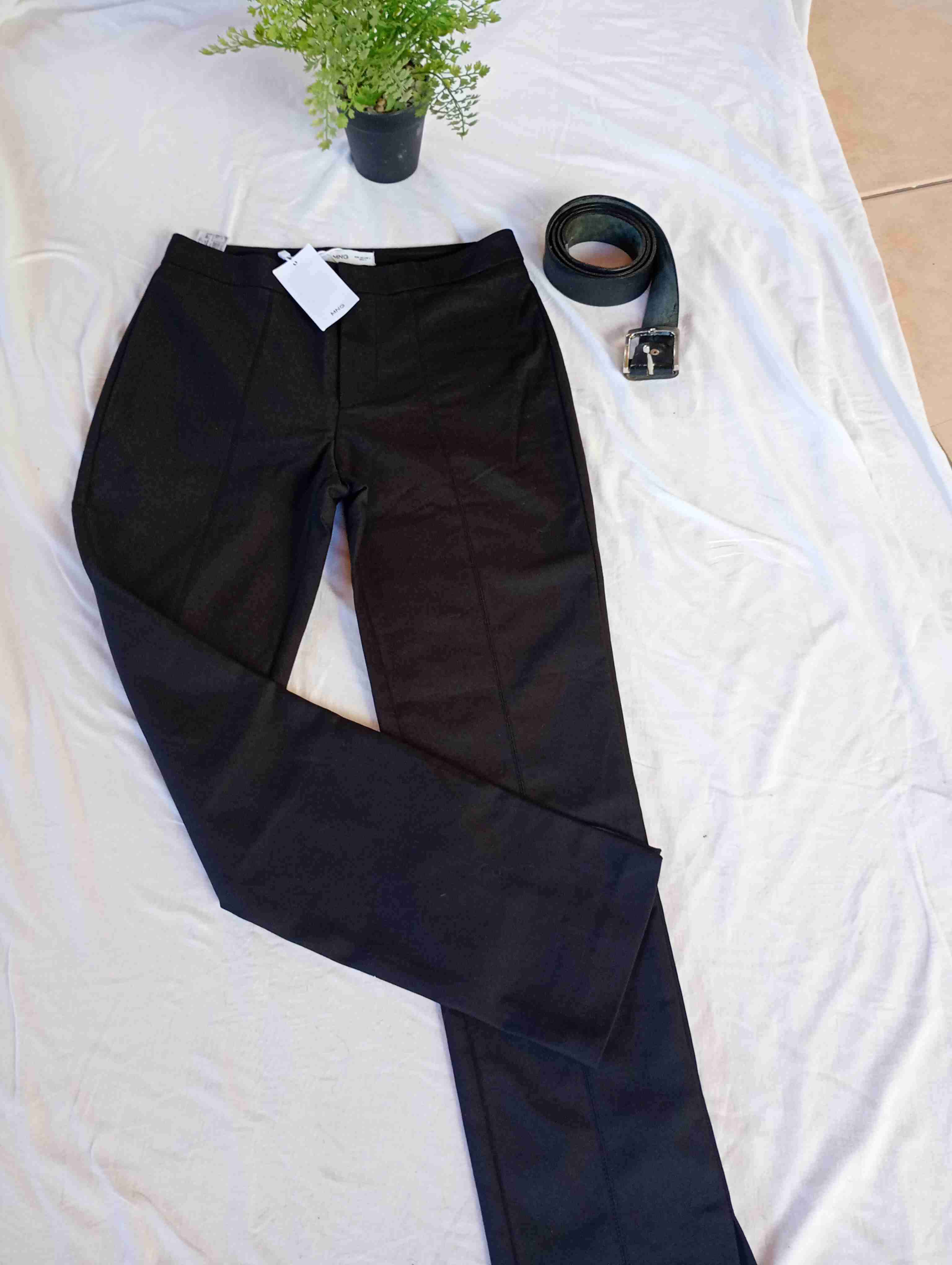 Pantalones negros elegantes nuevos