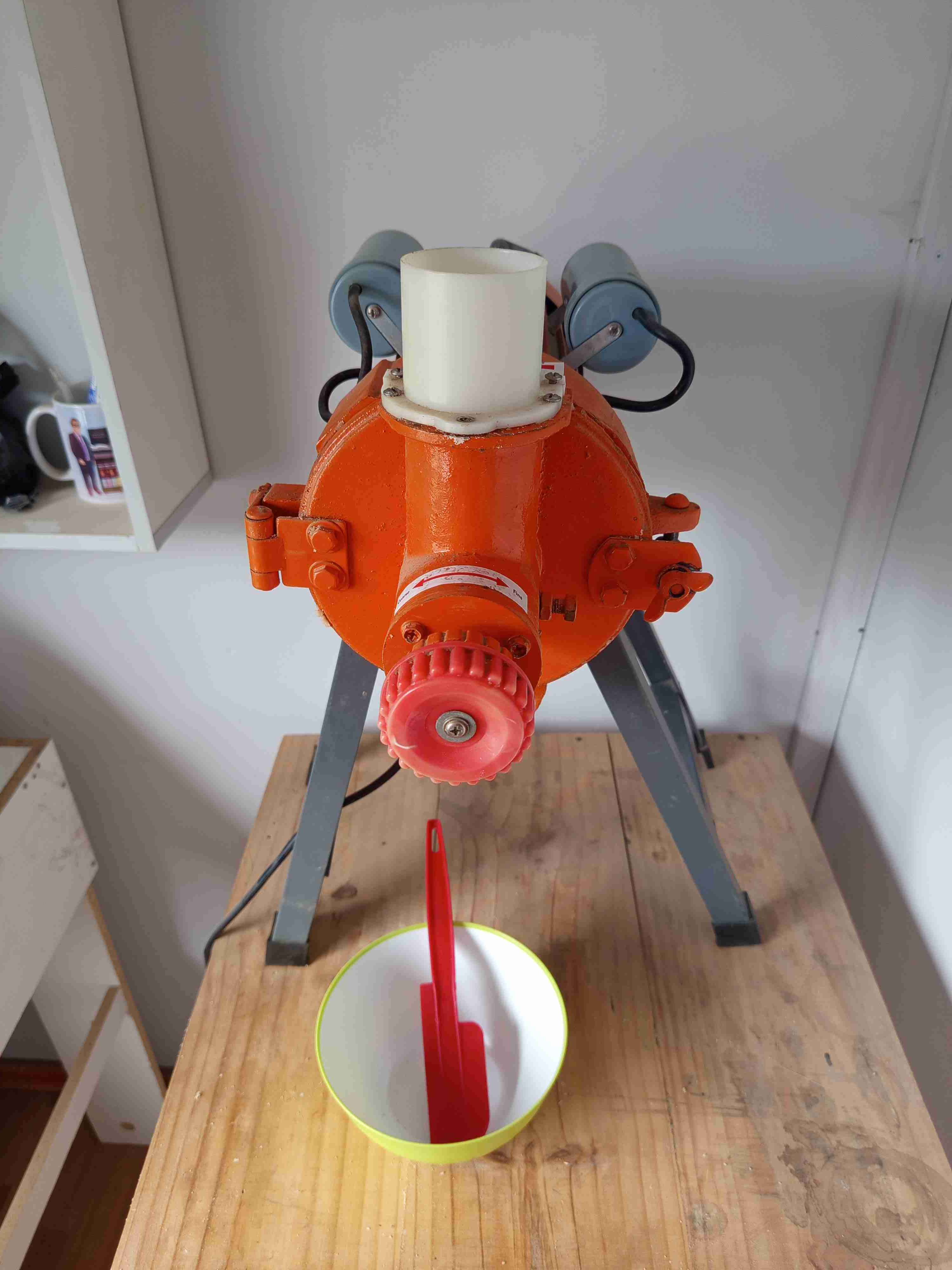 Molino eléctrico para granos - miniatura 3