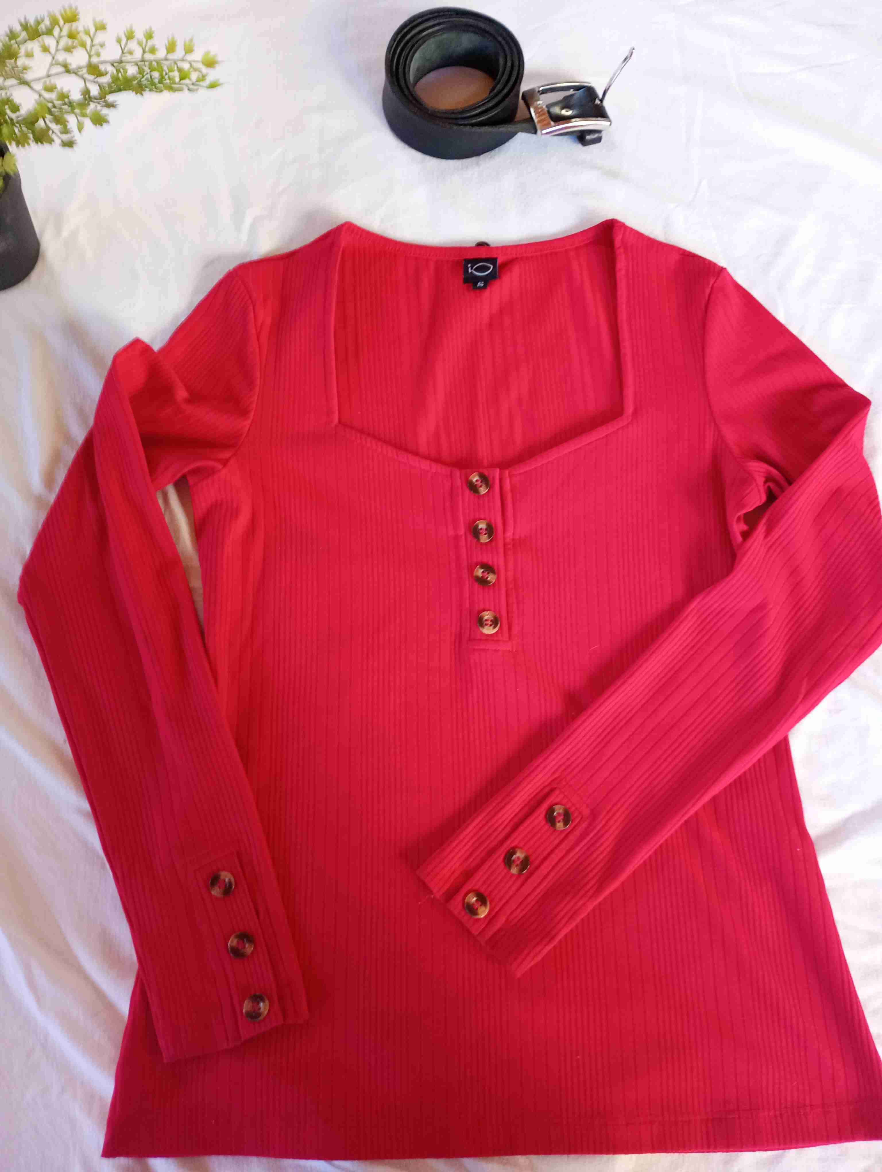 Polera roja con botones delanteros - miniatura 3