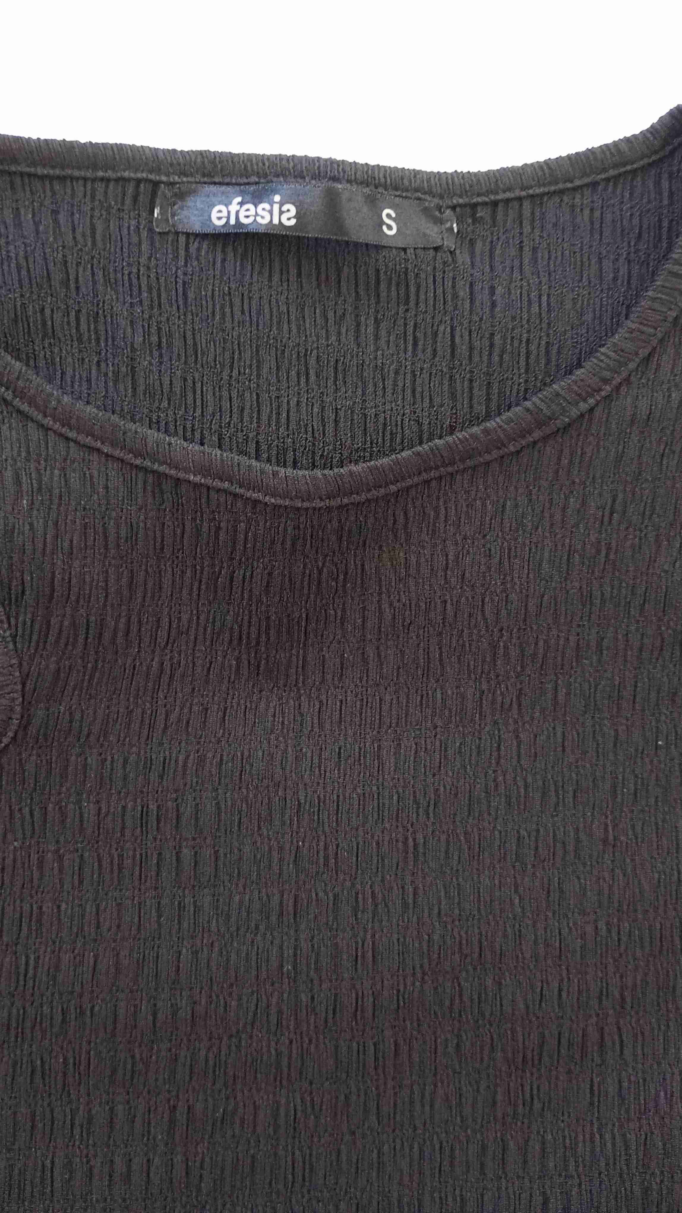 Polera negra con diseño asimétrico - miniatura 2