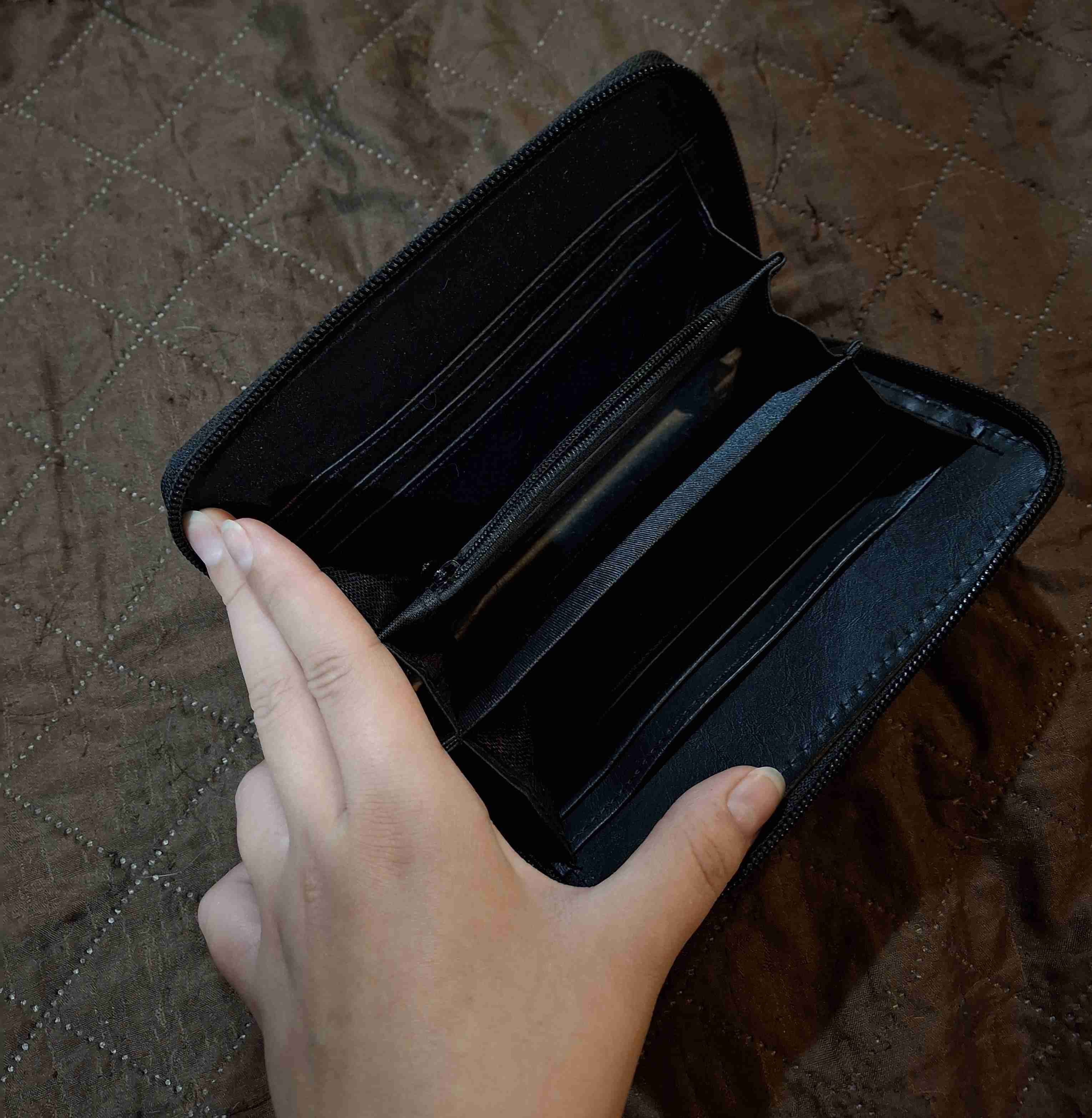 Cartera negra con diseño de gato - miniatura 4