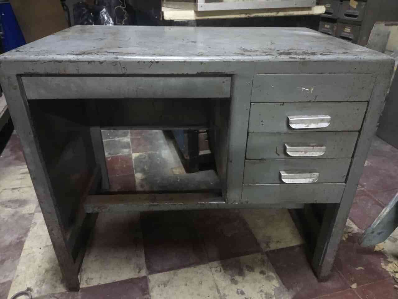 Escritorio metálico retro