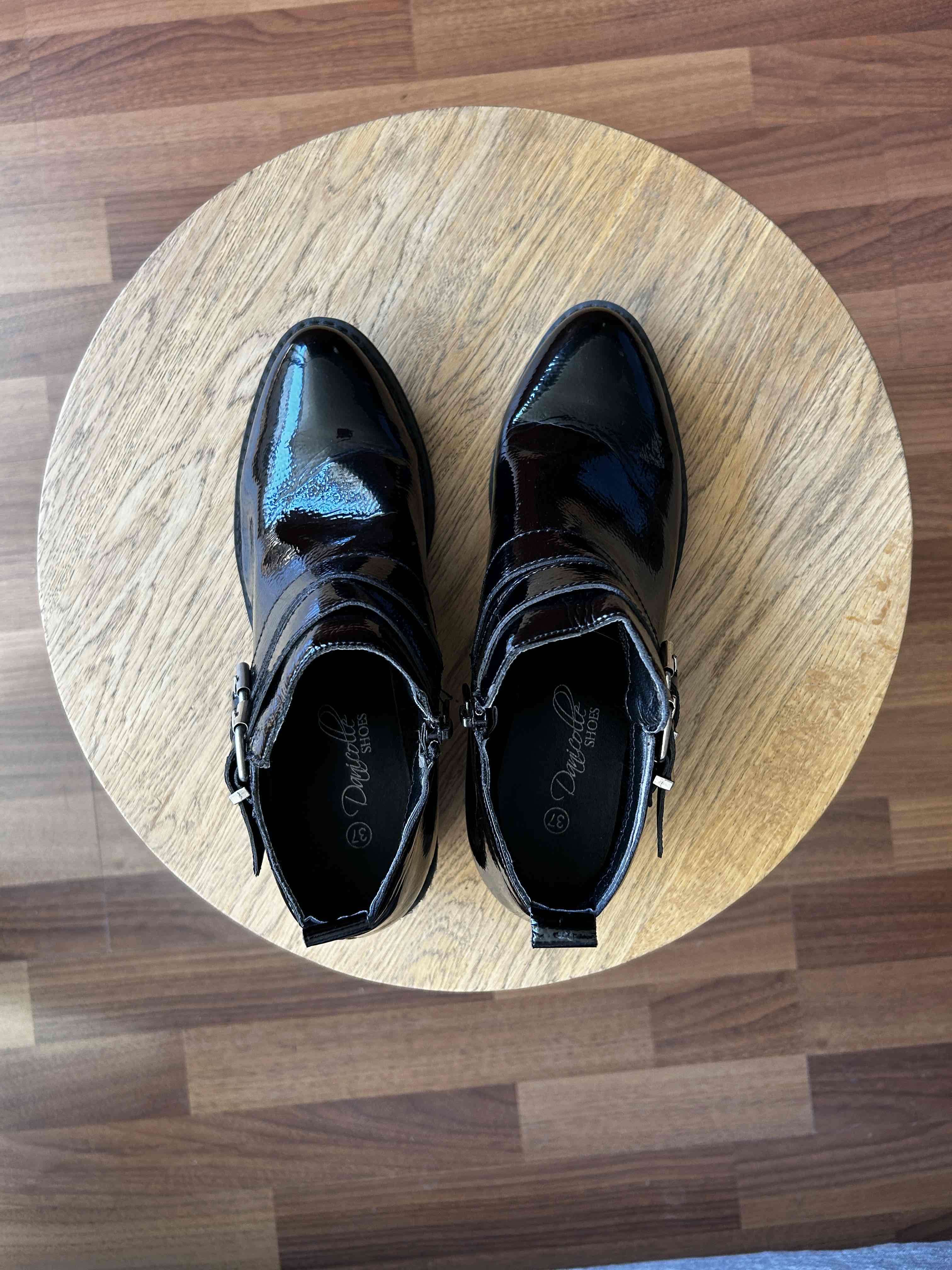 Botines negros de charol con hebilla - miniatura 2