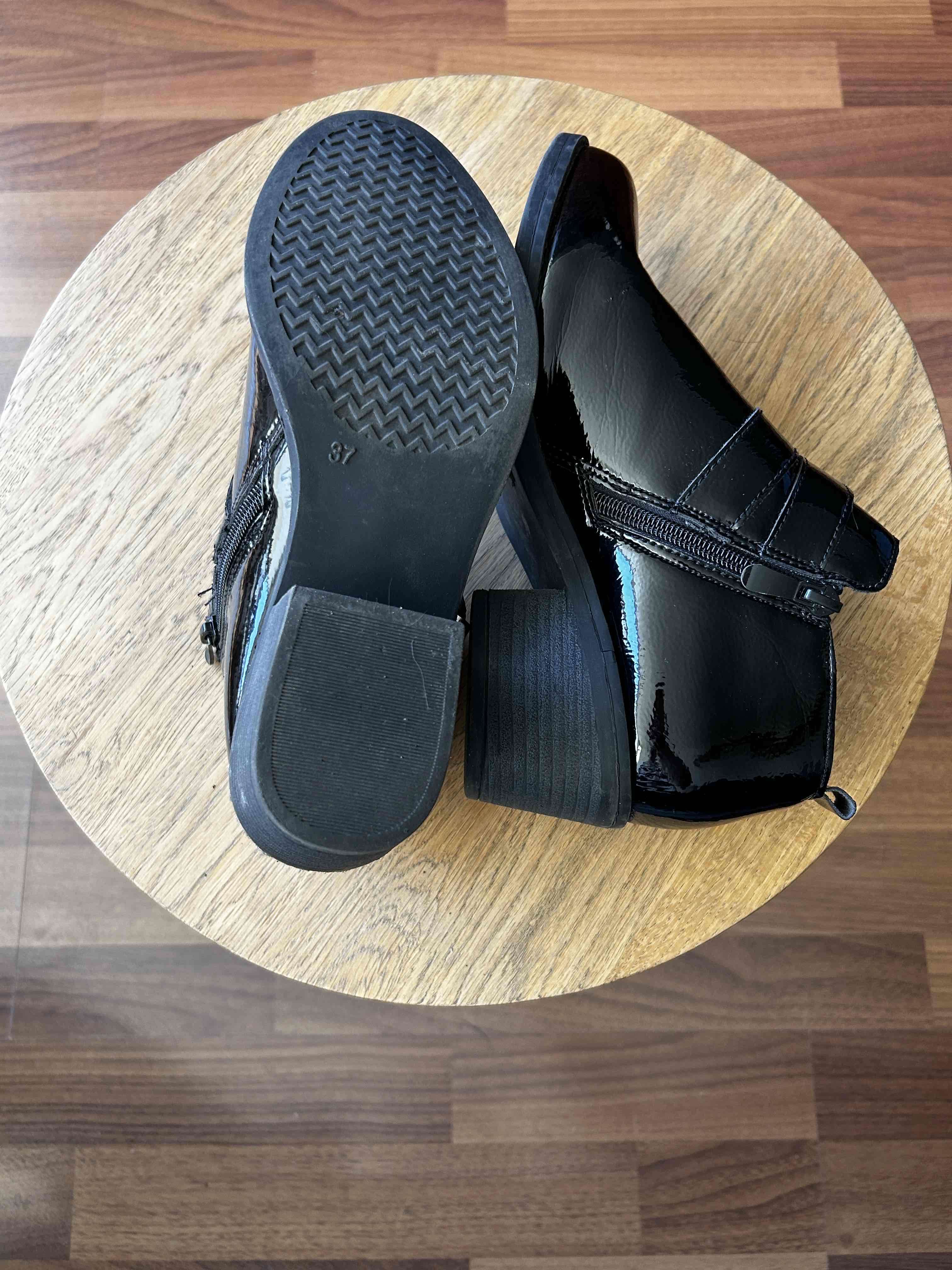 Botines negros de charol con hebilla - miniatura 5