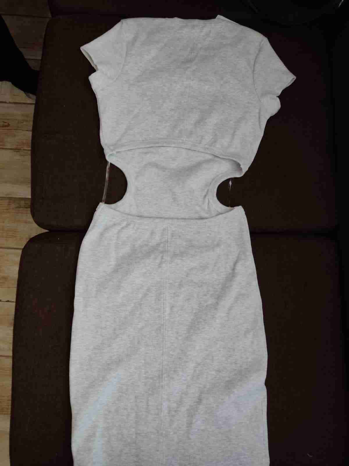 Vestido gris con cortes laterales - miniatura 2