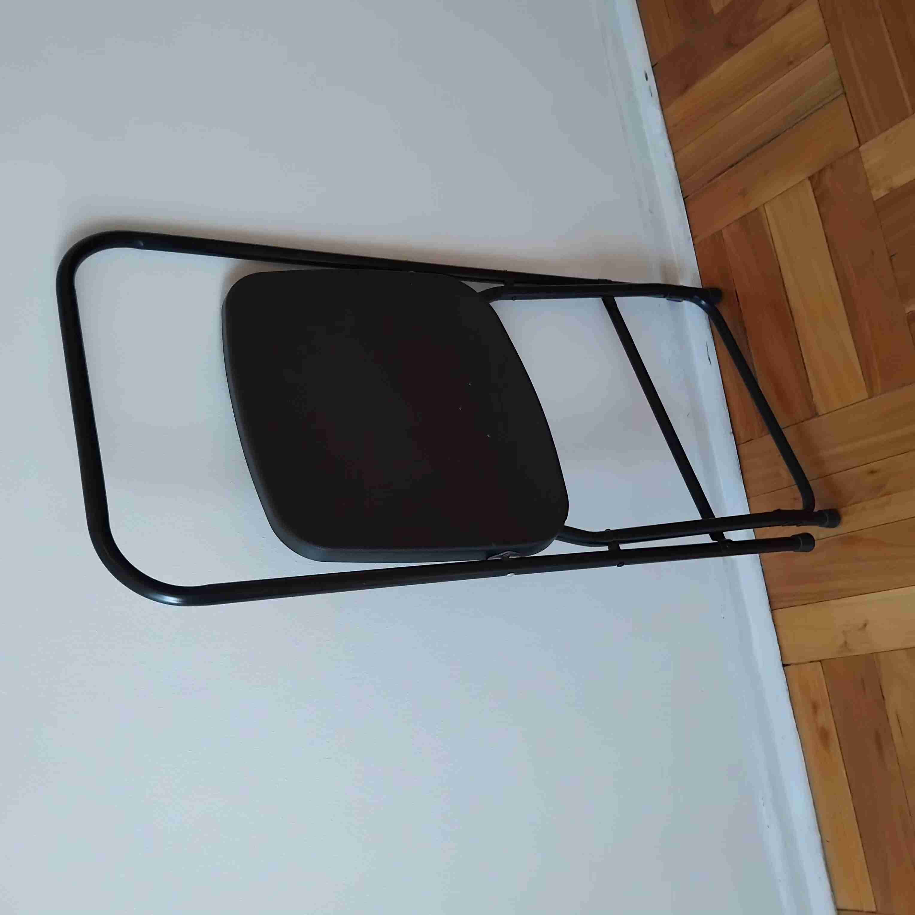 Silla plegable negra - miniatura 2