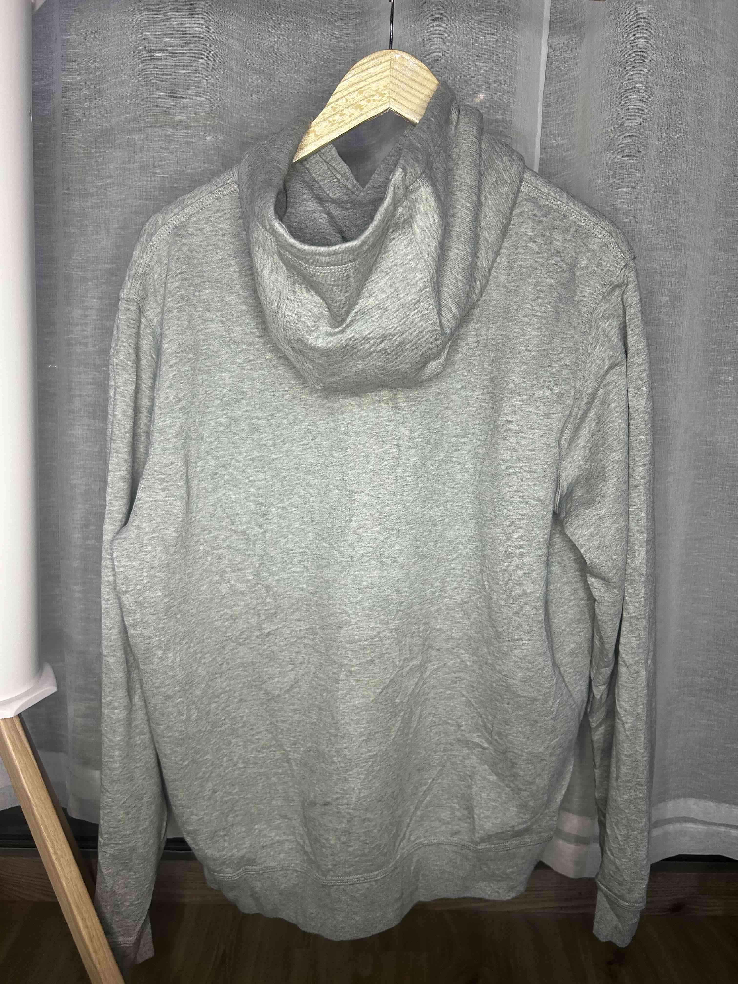 Polerón gris con logo - miniatura 2