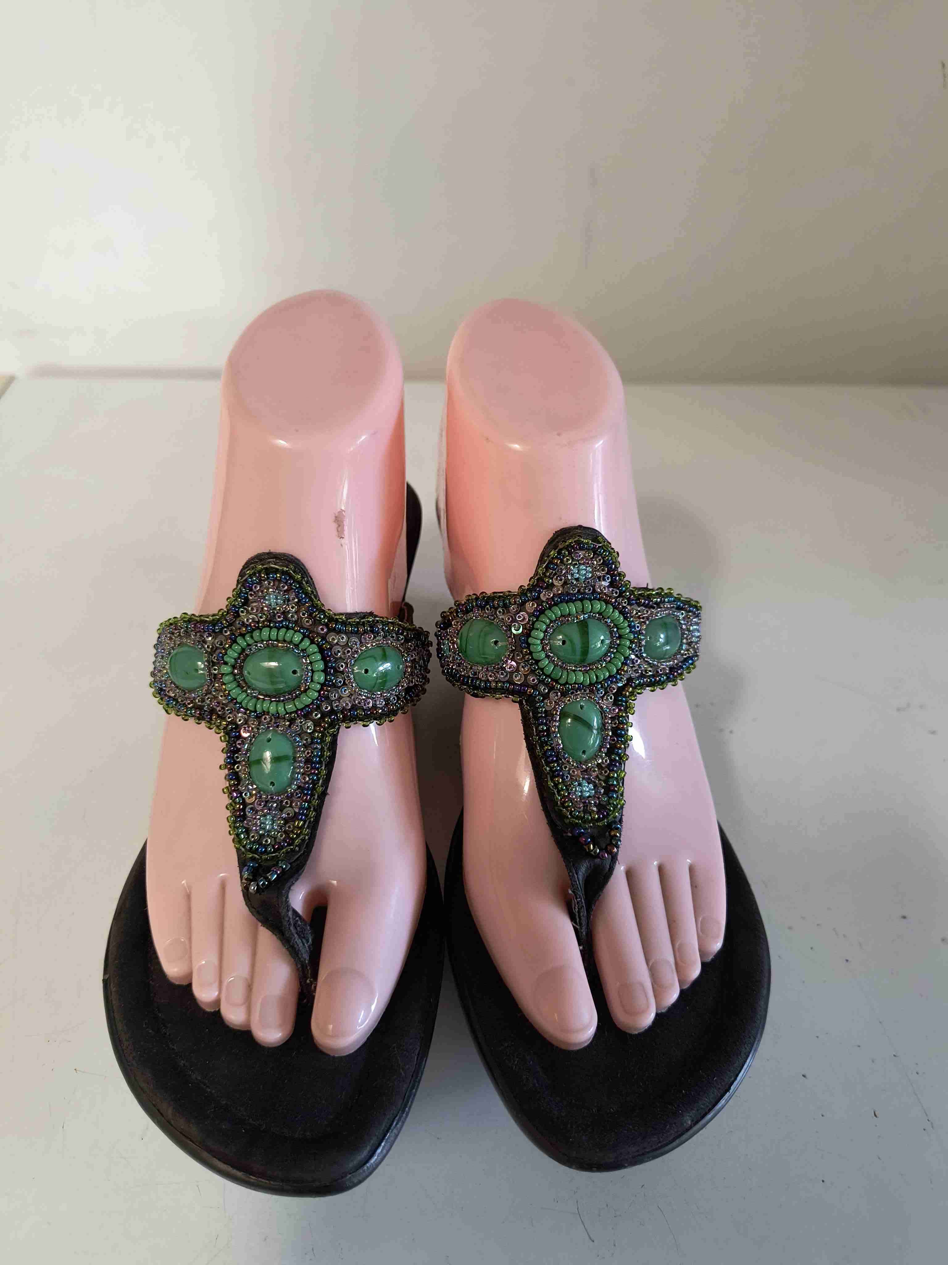 Sandalias con plataforma y cuentas - miniatura 3