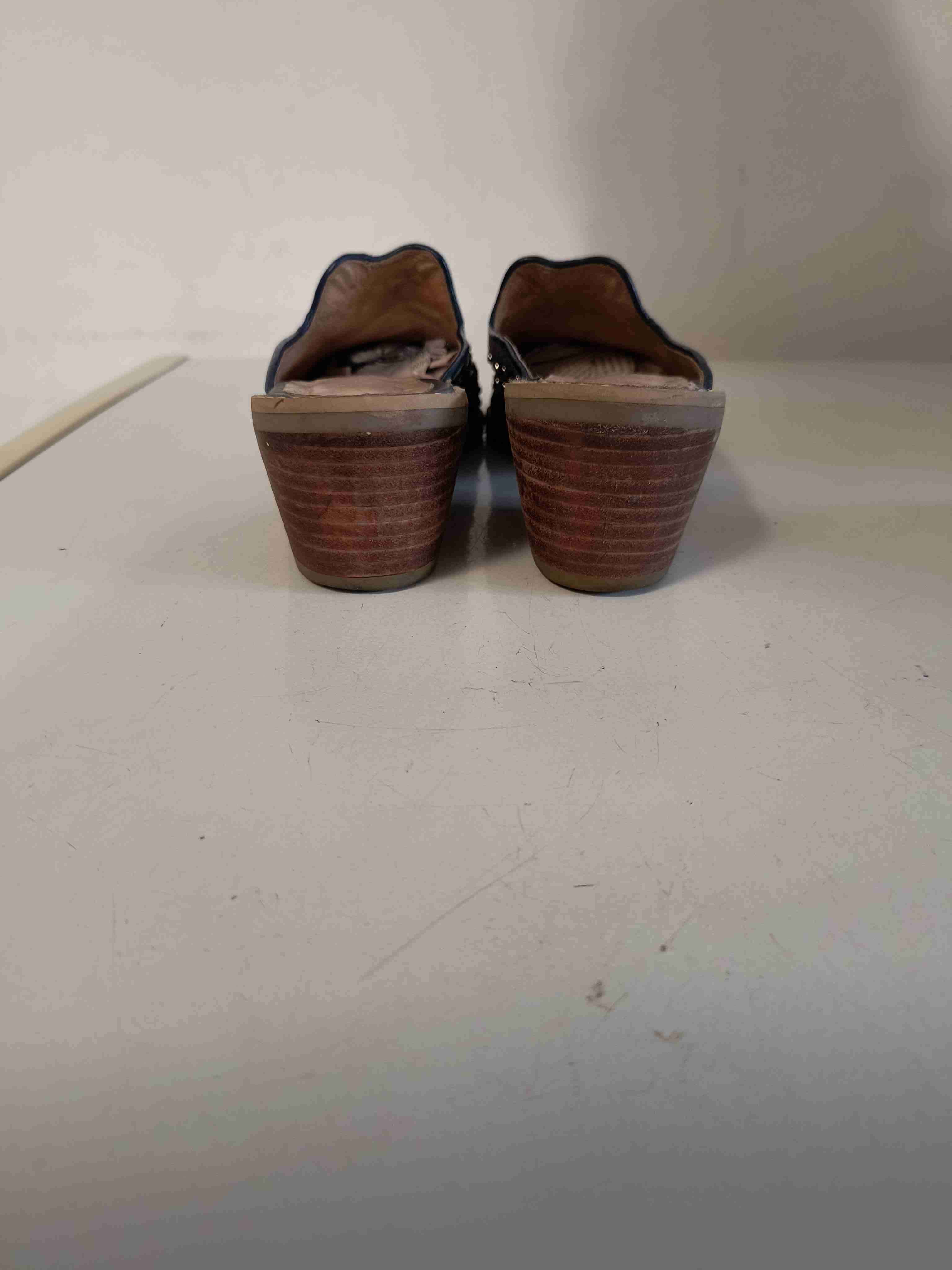 Zuecos gris con tachas - miniatura 3