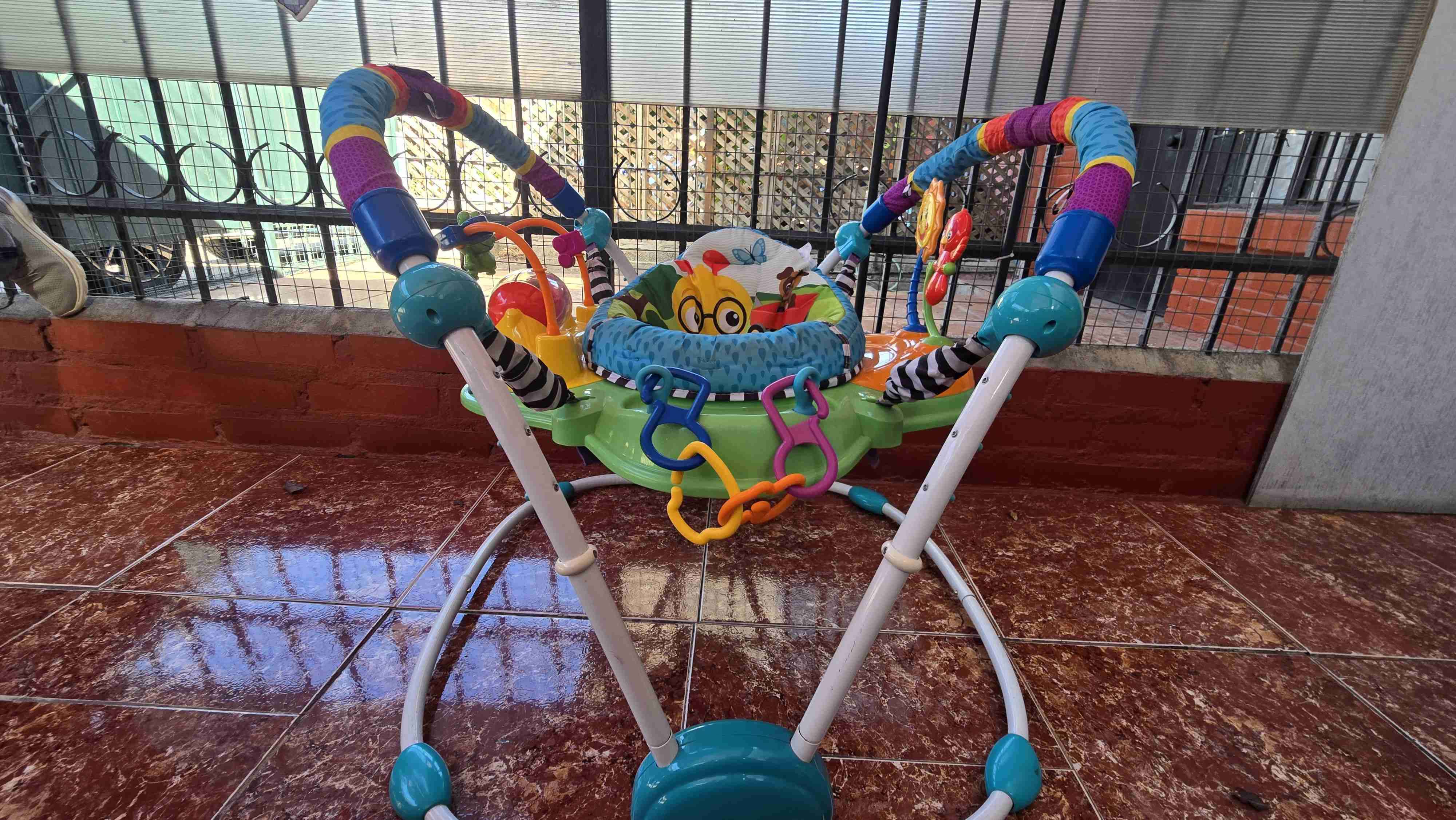 Saltador para bebé multicolor