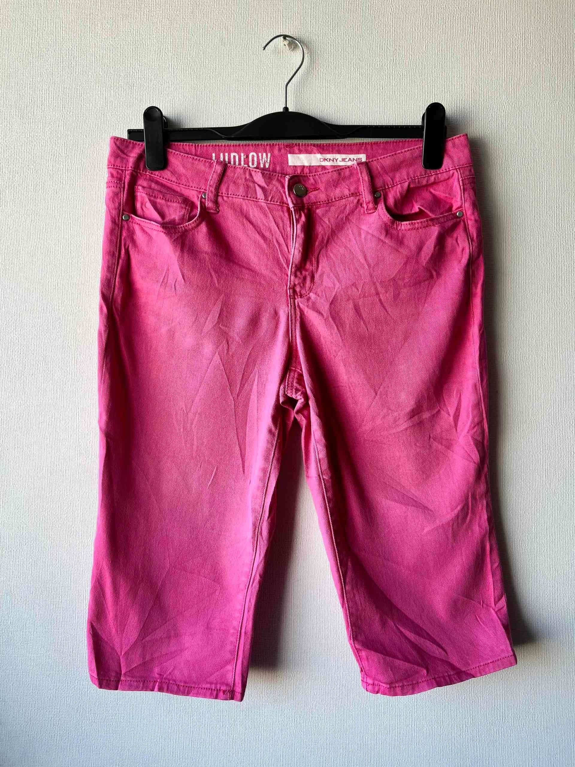 Pantalones capri rosas de mujer