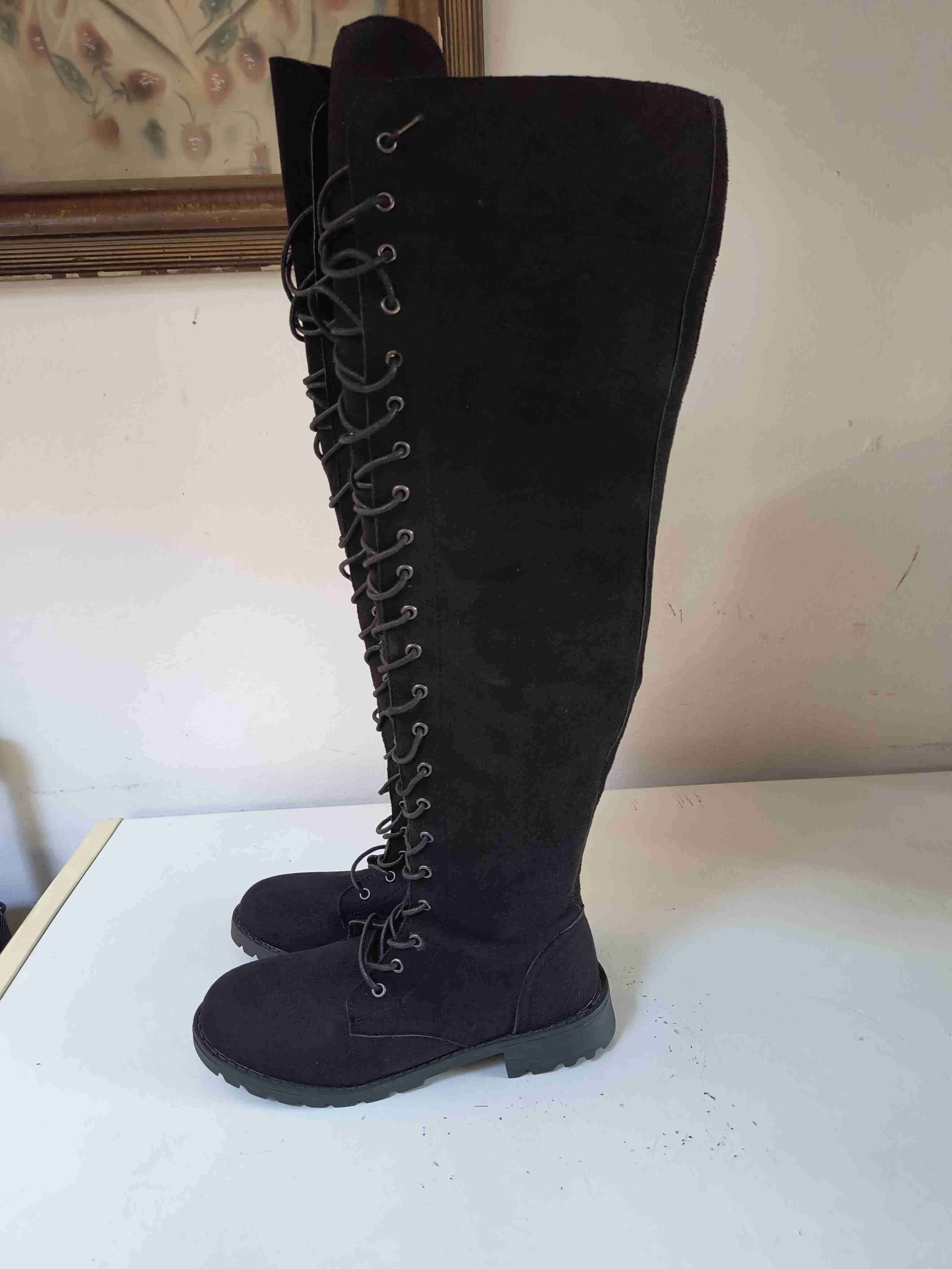 Botas negras hasta la rodilla - miniatura 2