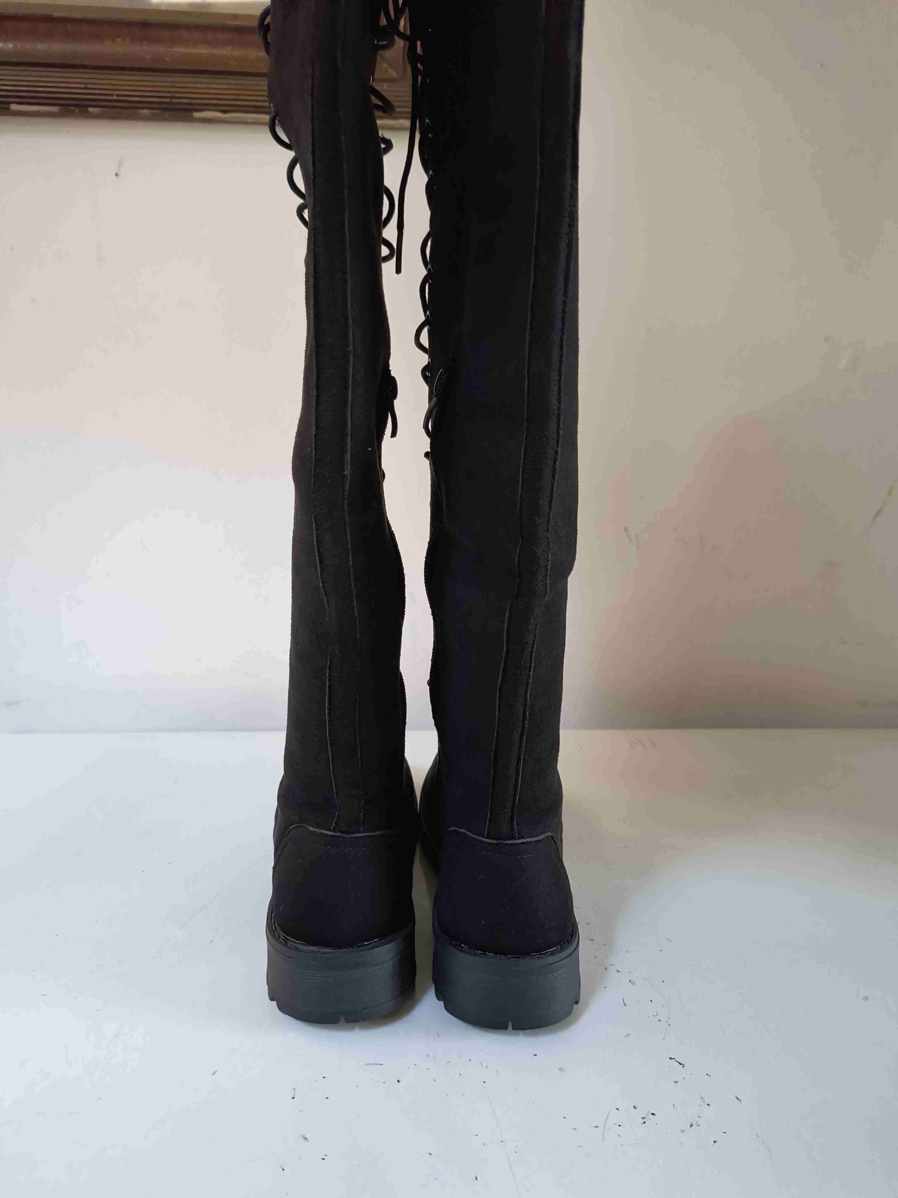 Botas negras hasta la rodilla - miniatura 3