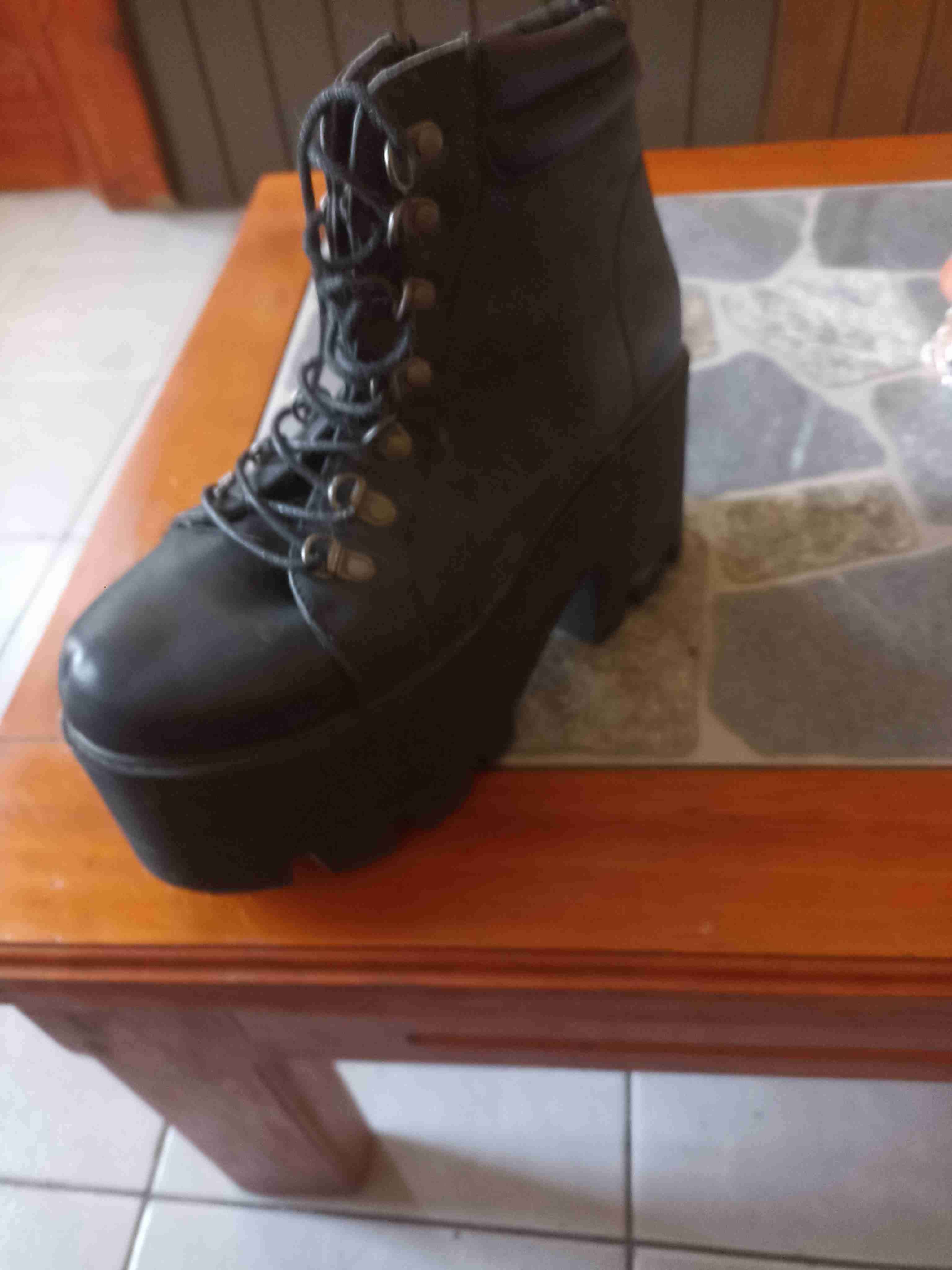 Botín plataforma marrón con cordones y botin negro - miniatura 4