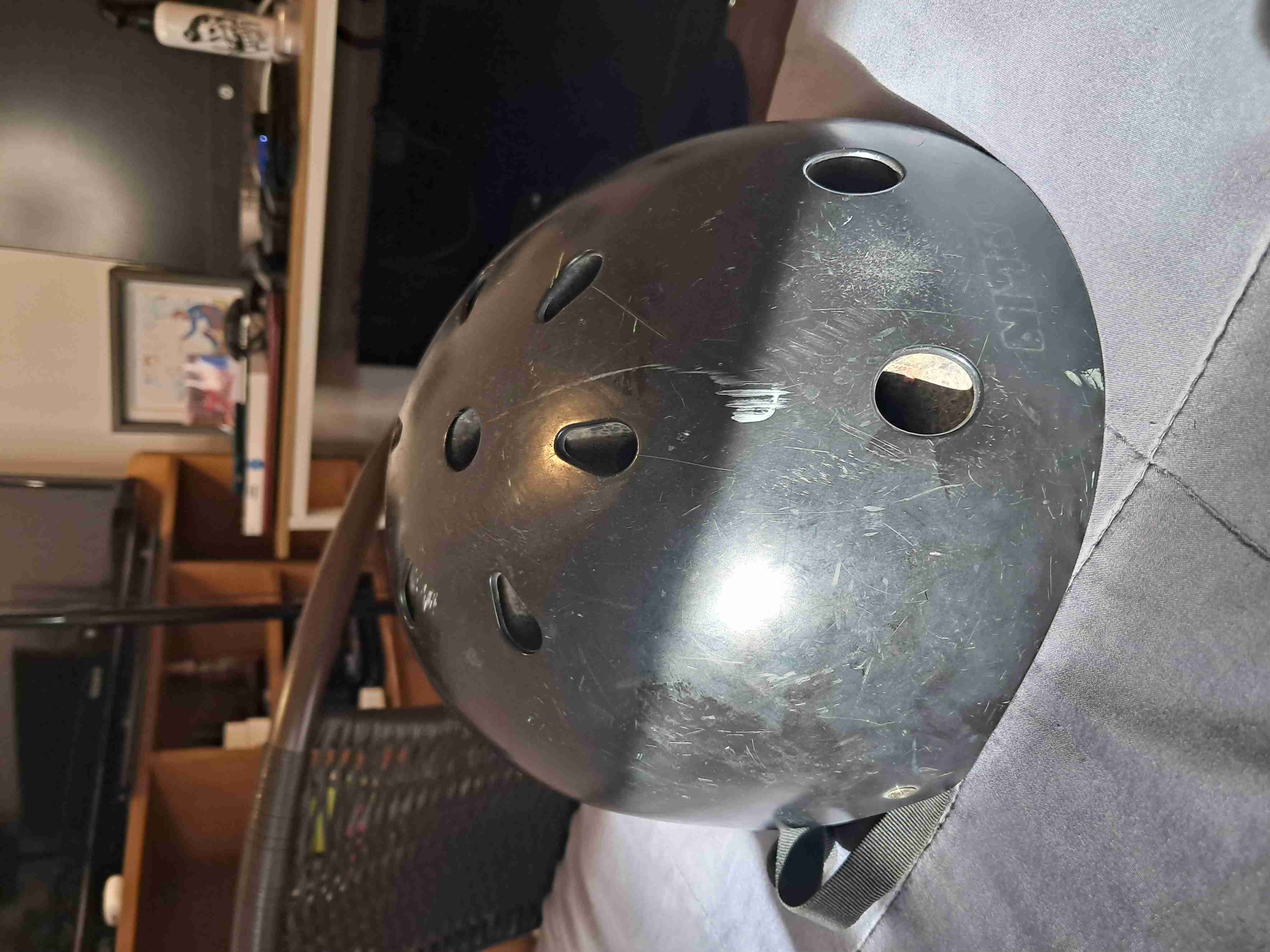Casco protector negro usado - 3