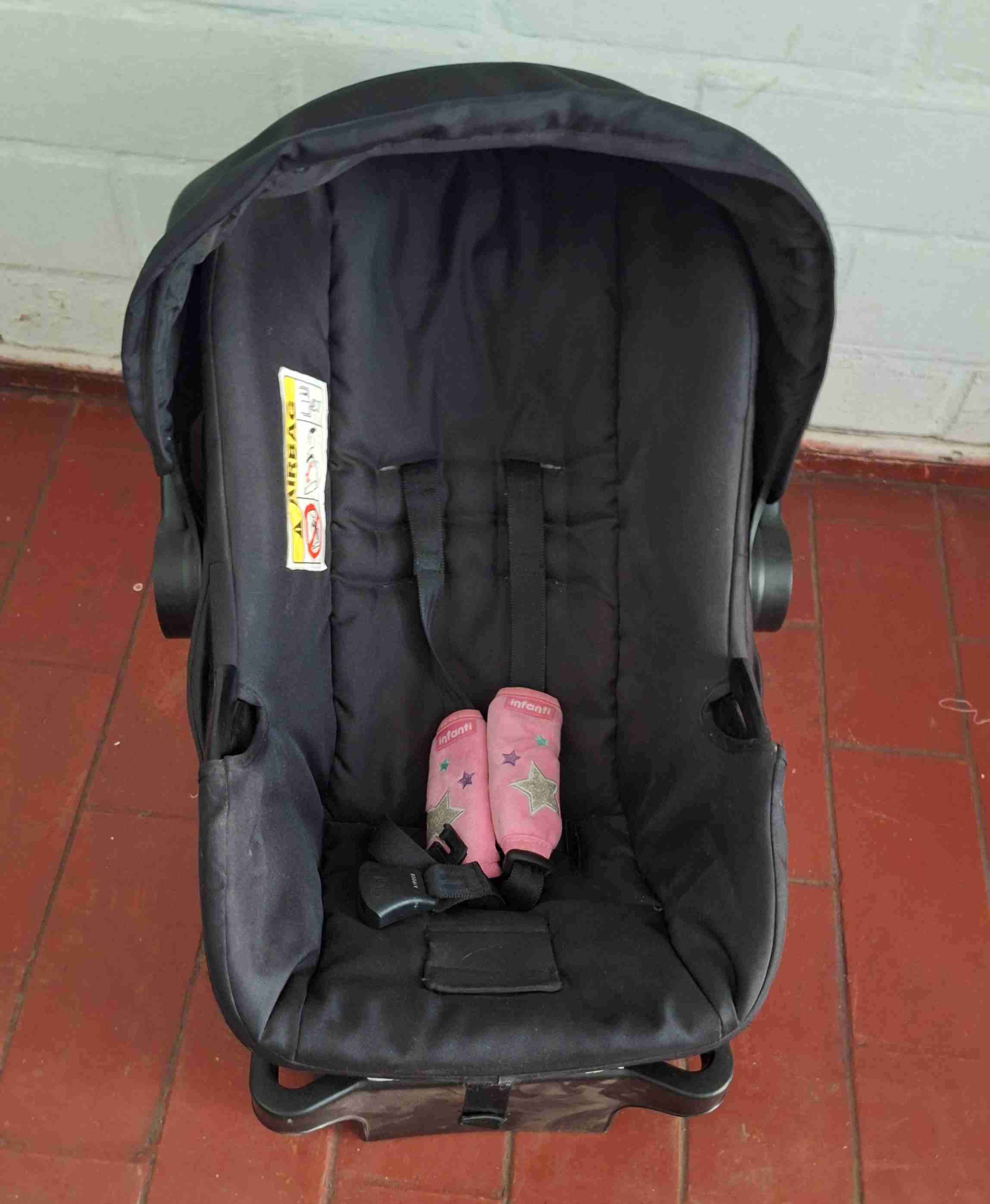 Coche bebé Infanti negro y Silla para auto - 3