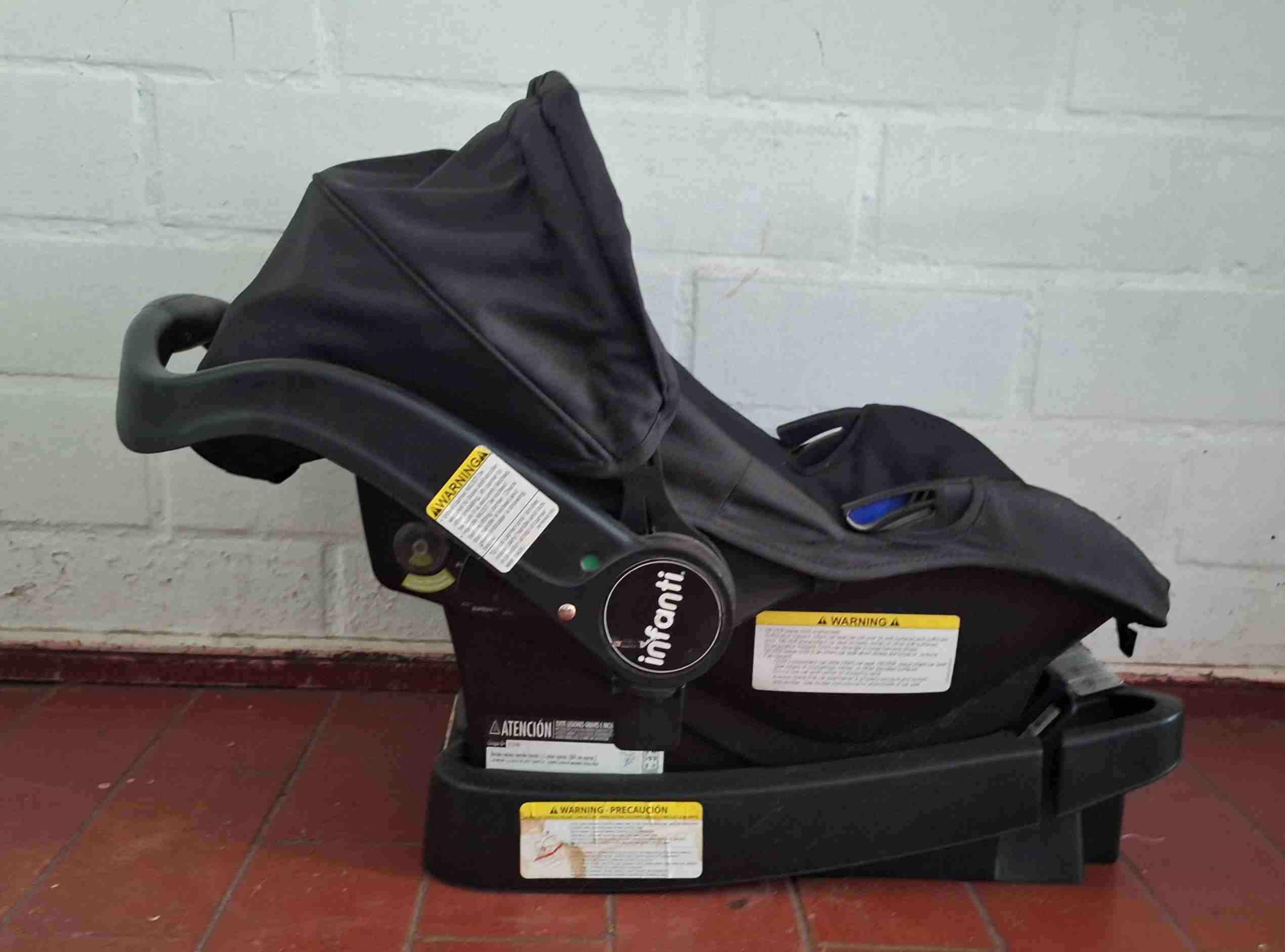 Coche bebé Infanti negro y Silla para auto - 4