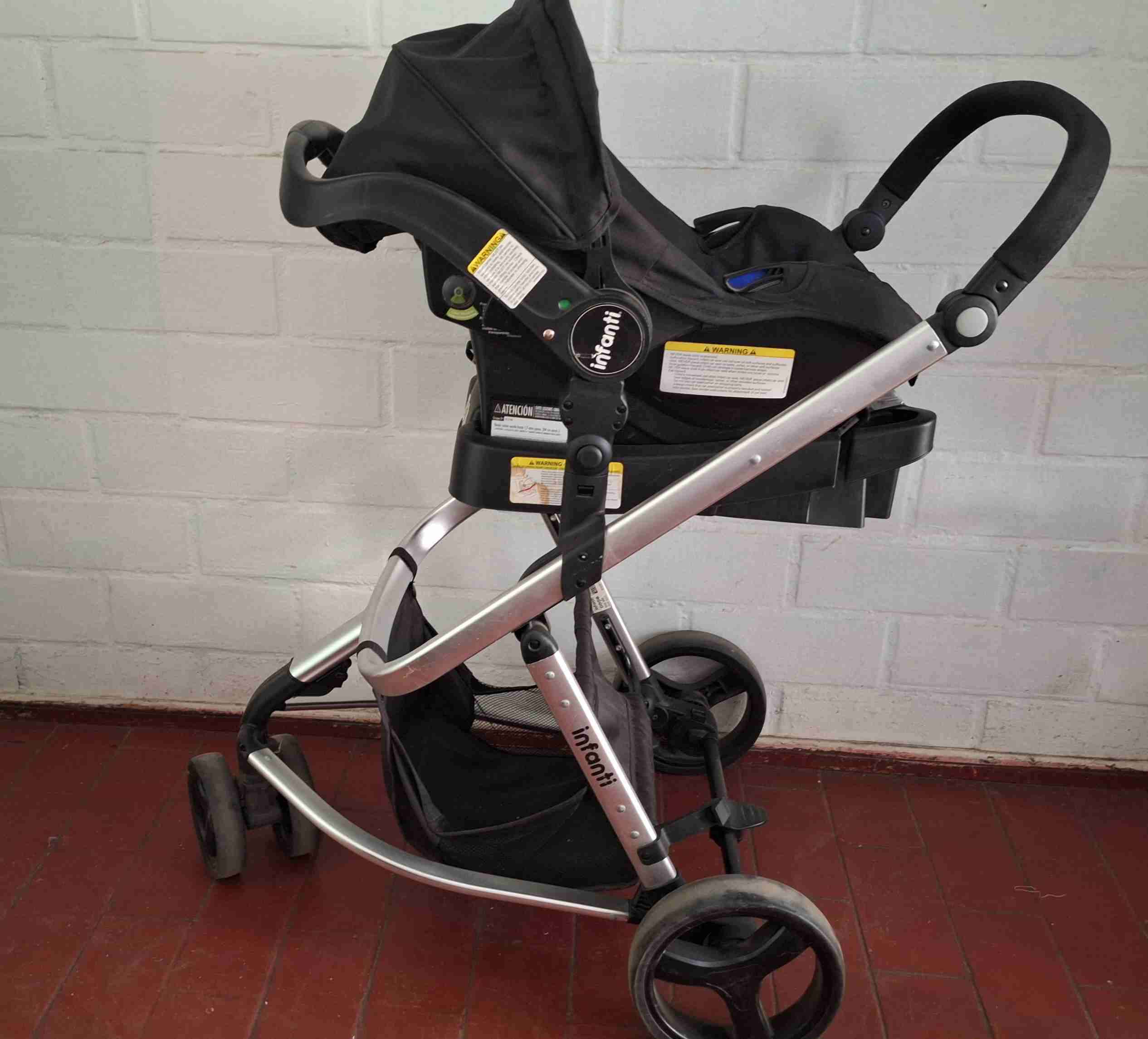 Coche bebé Infanti negro y Silla para auto - 5