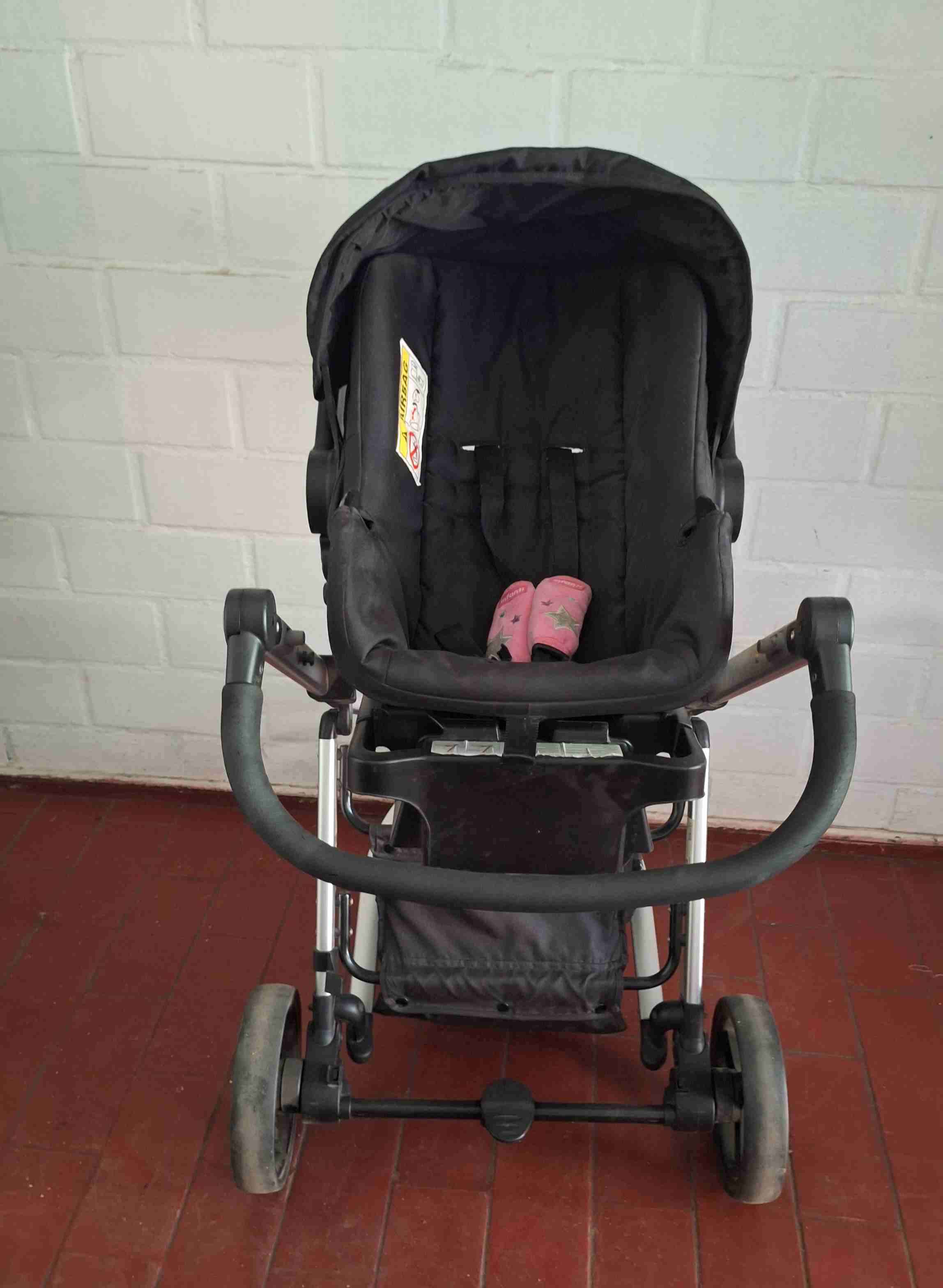 Coche bebé Infanti negro y Silla para auto - 6