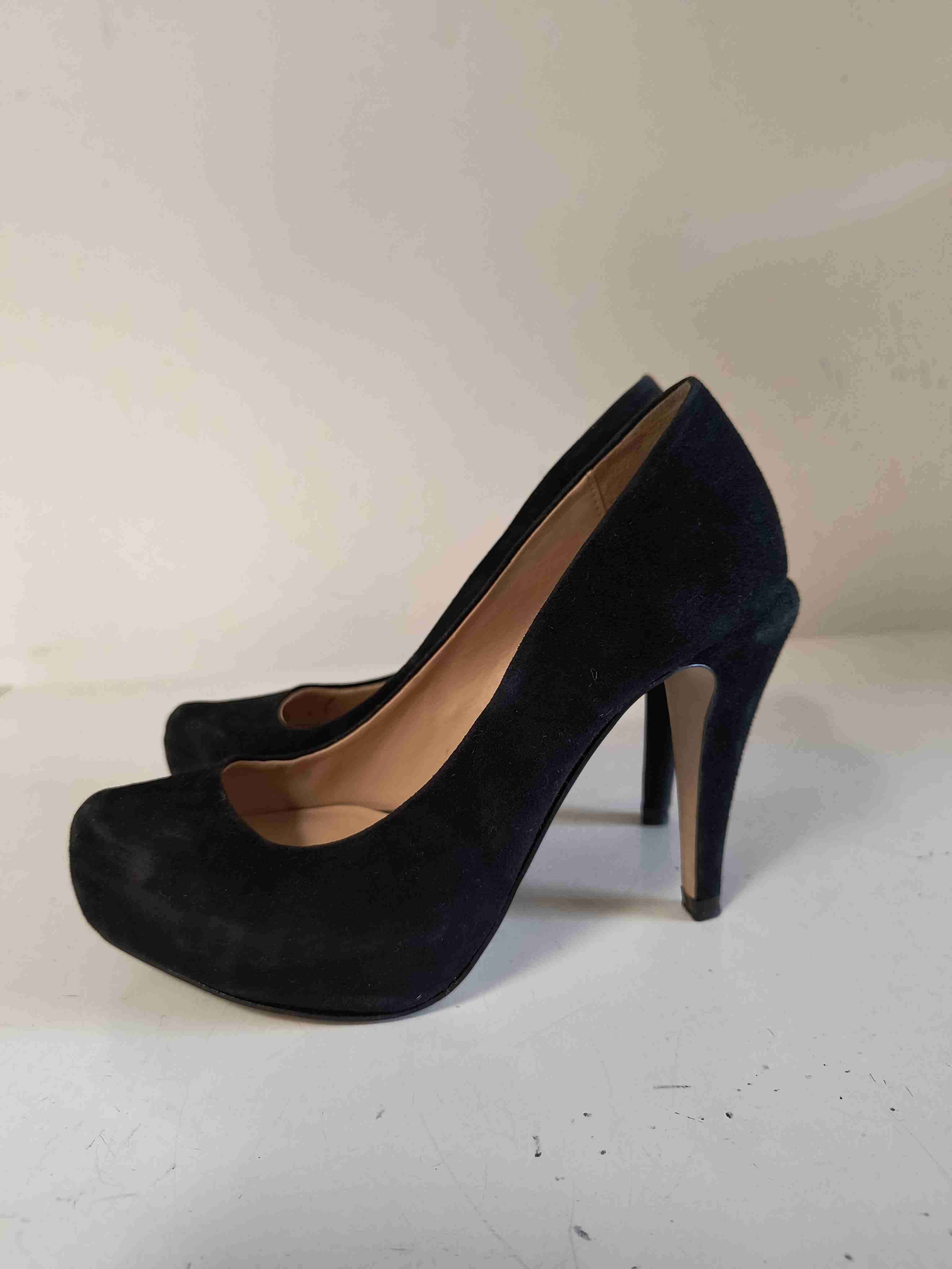 Tacones altos de gamuza negros - miniatura 2