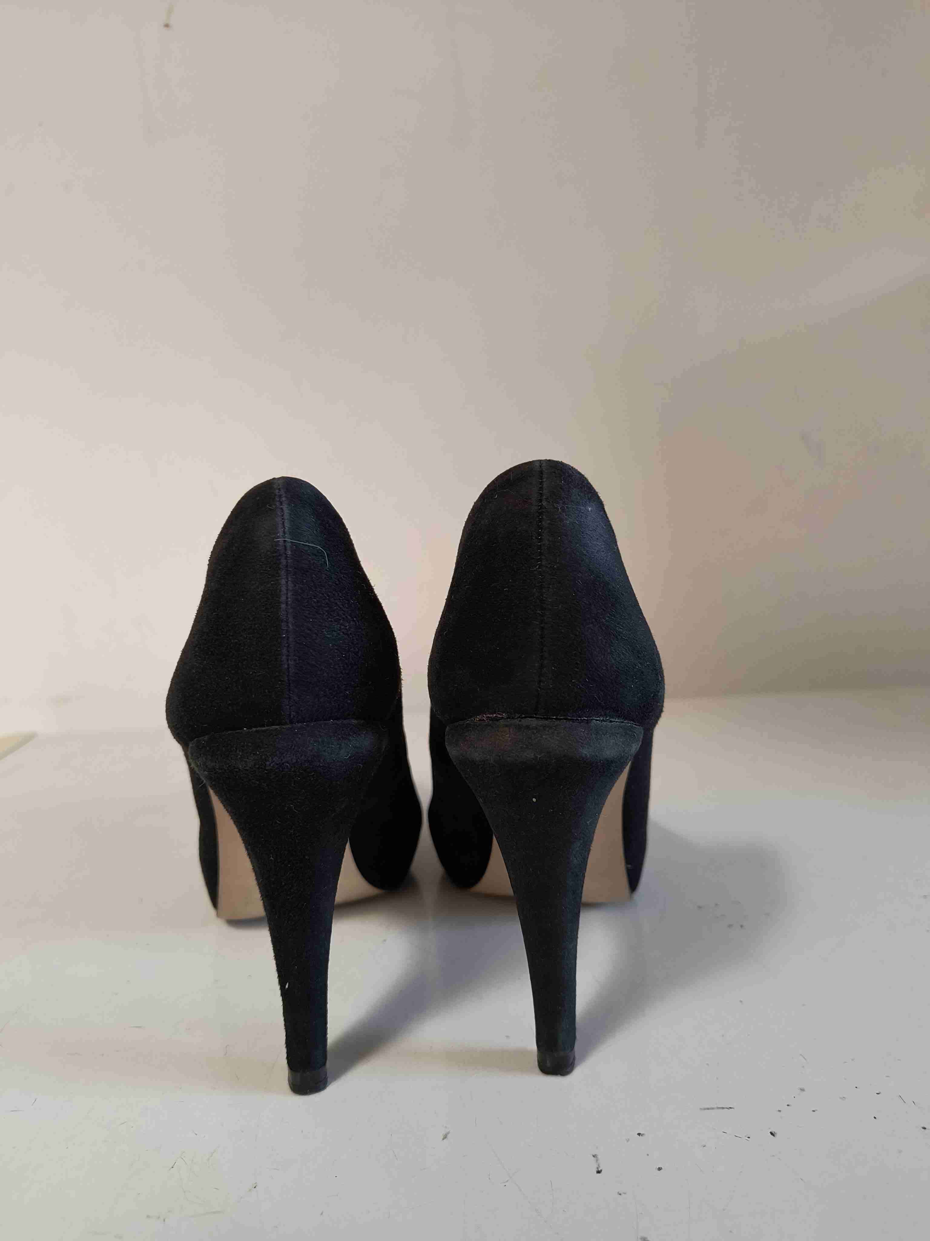 Tacones altos de gamuza negros - miniatura 3