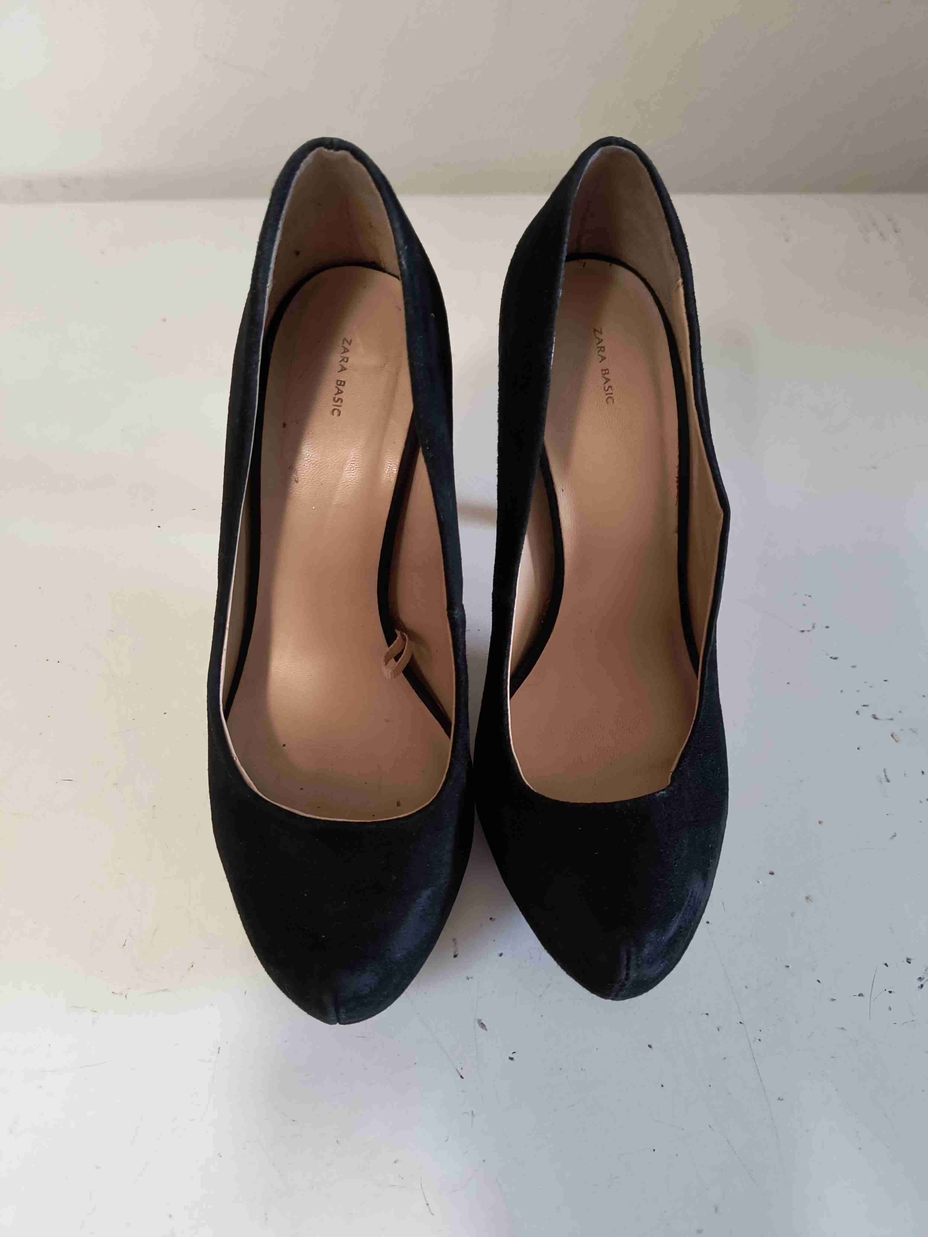 Tacones altos de gamuza negros - miniatura 4