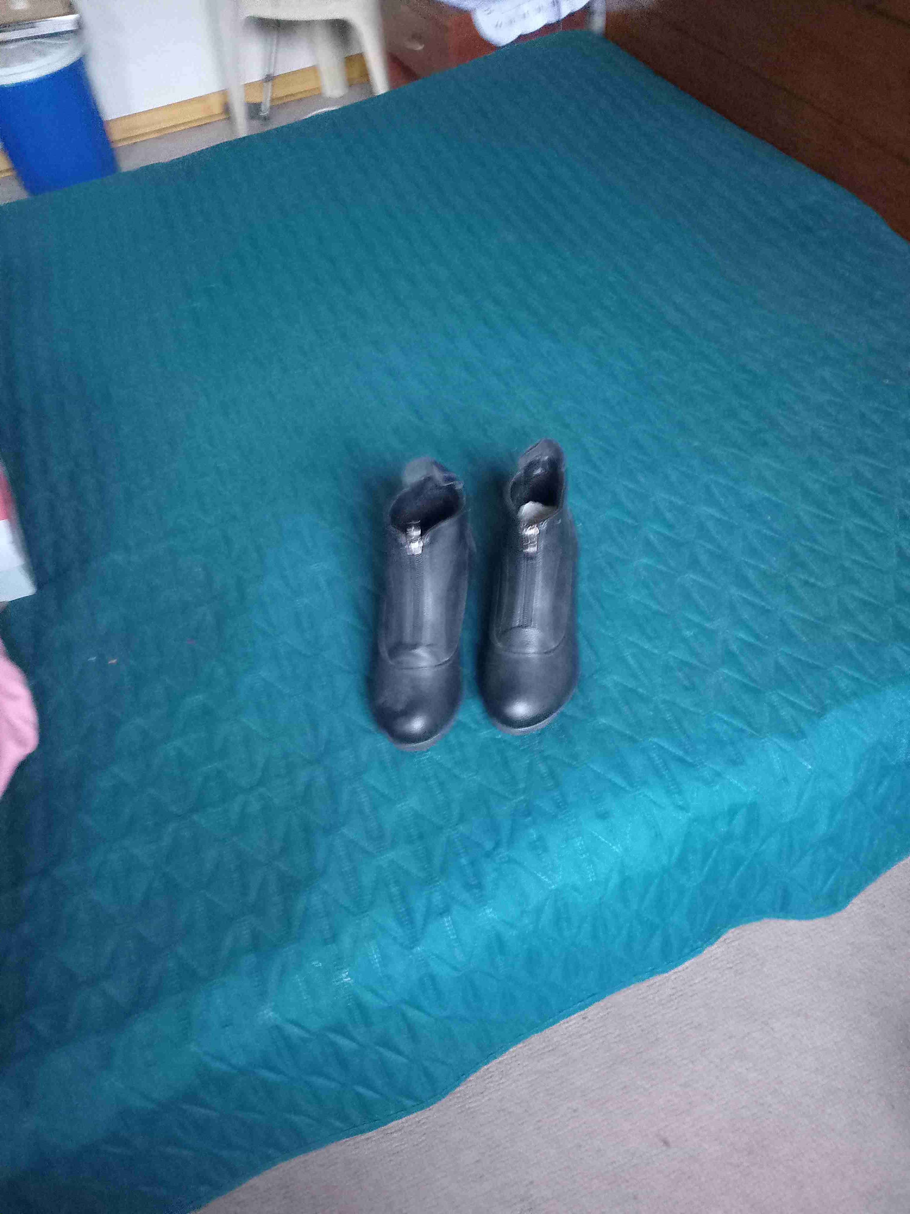 Botas negras de cuero - miniatura 2